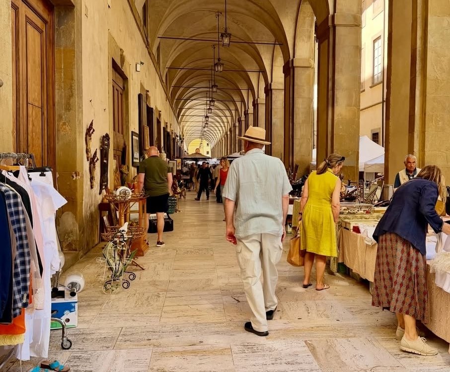 market stalls in arezzo