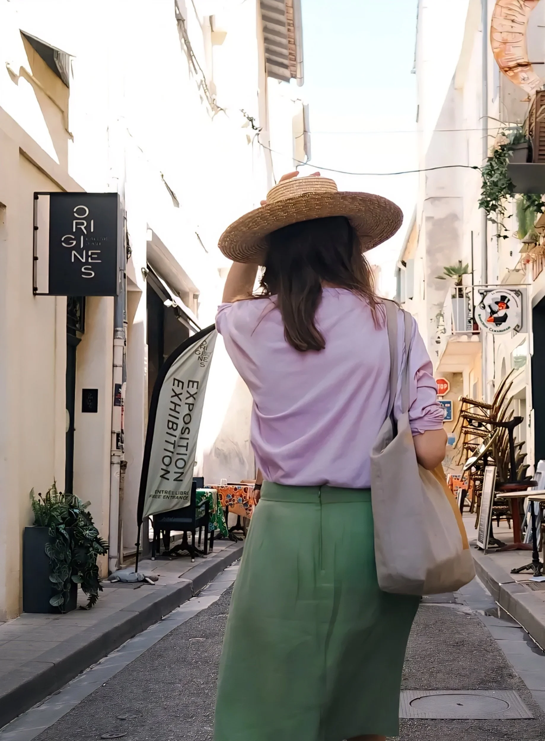 woman street arles