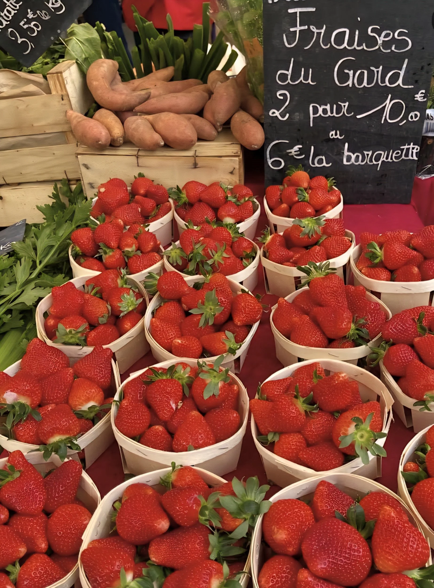 strawberries Uzès market