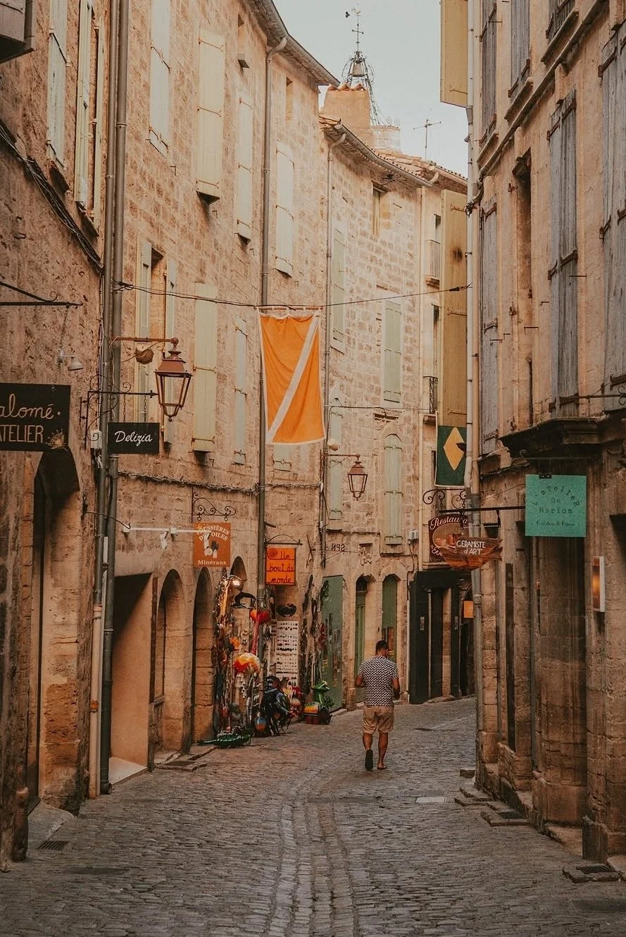 men on street in Pézenas