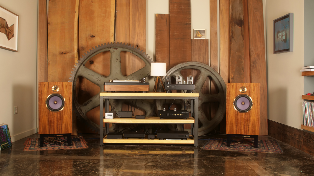 Mixed-component reference system in the Fern and Roby listening room with Devore O/Bronze speakers, Linear Tube Audio amplifier, Komuro Amplifier, Archival Turntalbe