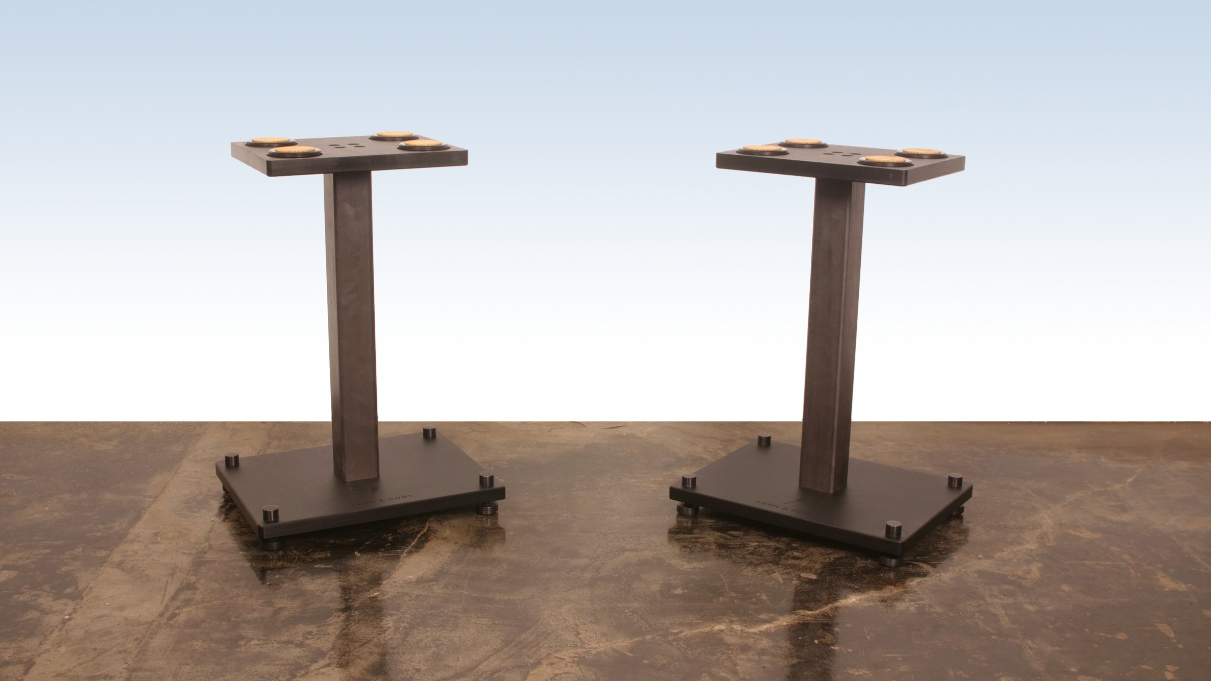Customizable speaker stands for bookshelf speakers with isolation