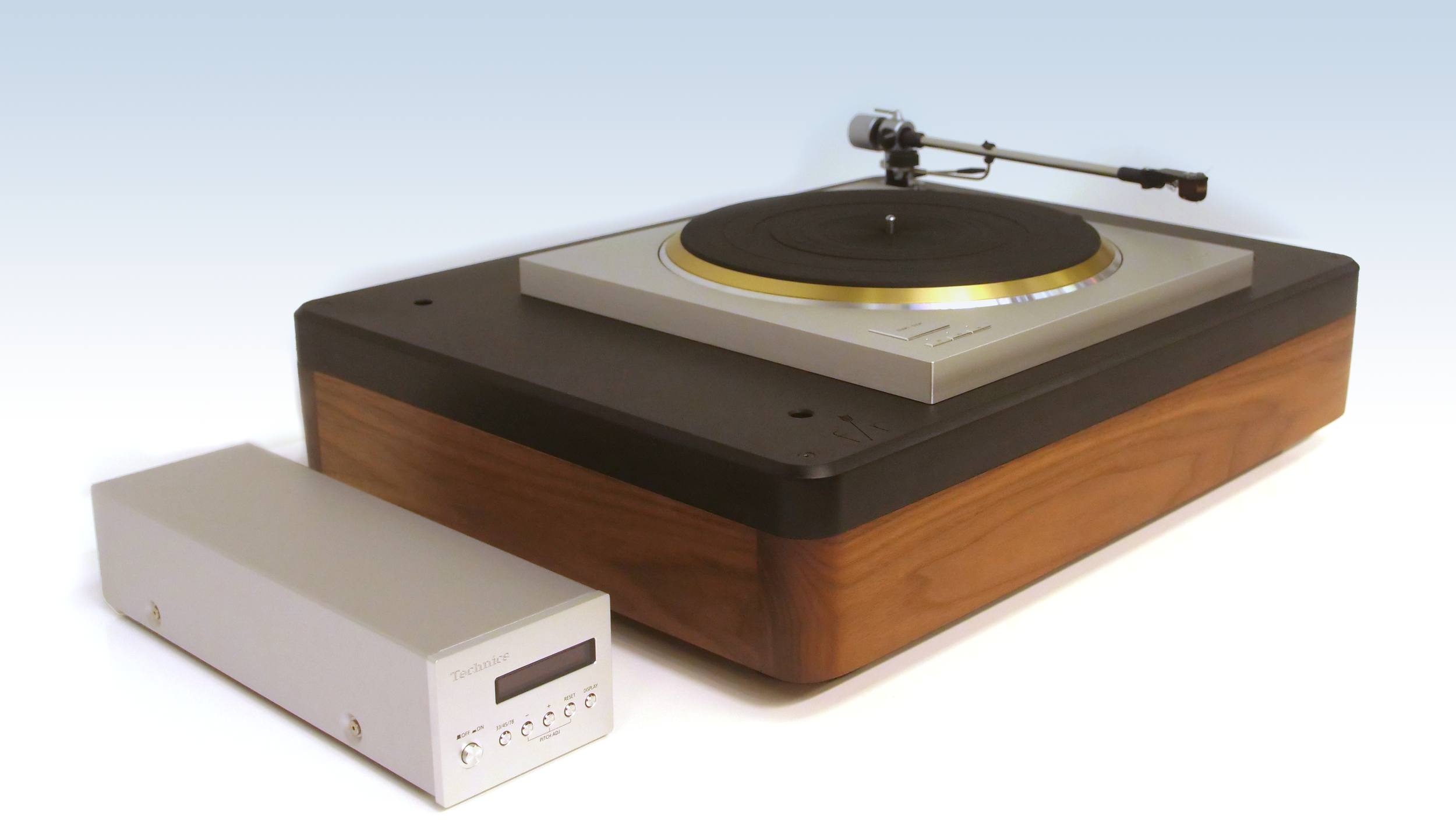 Technics sp10r turntable with sme m2 tonearm and fern & roby walnut plinth