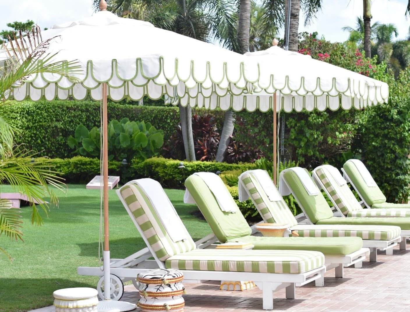 What&rsquo;s your outdoor design style? Hamptons? Resort? Palm Beach? Playful? LA Country Club? Scottsdale Desert Chic? A walk in the park? Majestic mountain views? #share #dotell #comment #outdoors 

Image c/o Planes, Trains, and Champagne