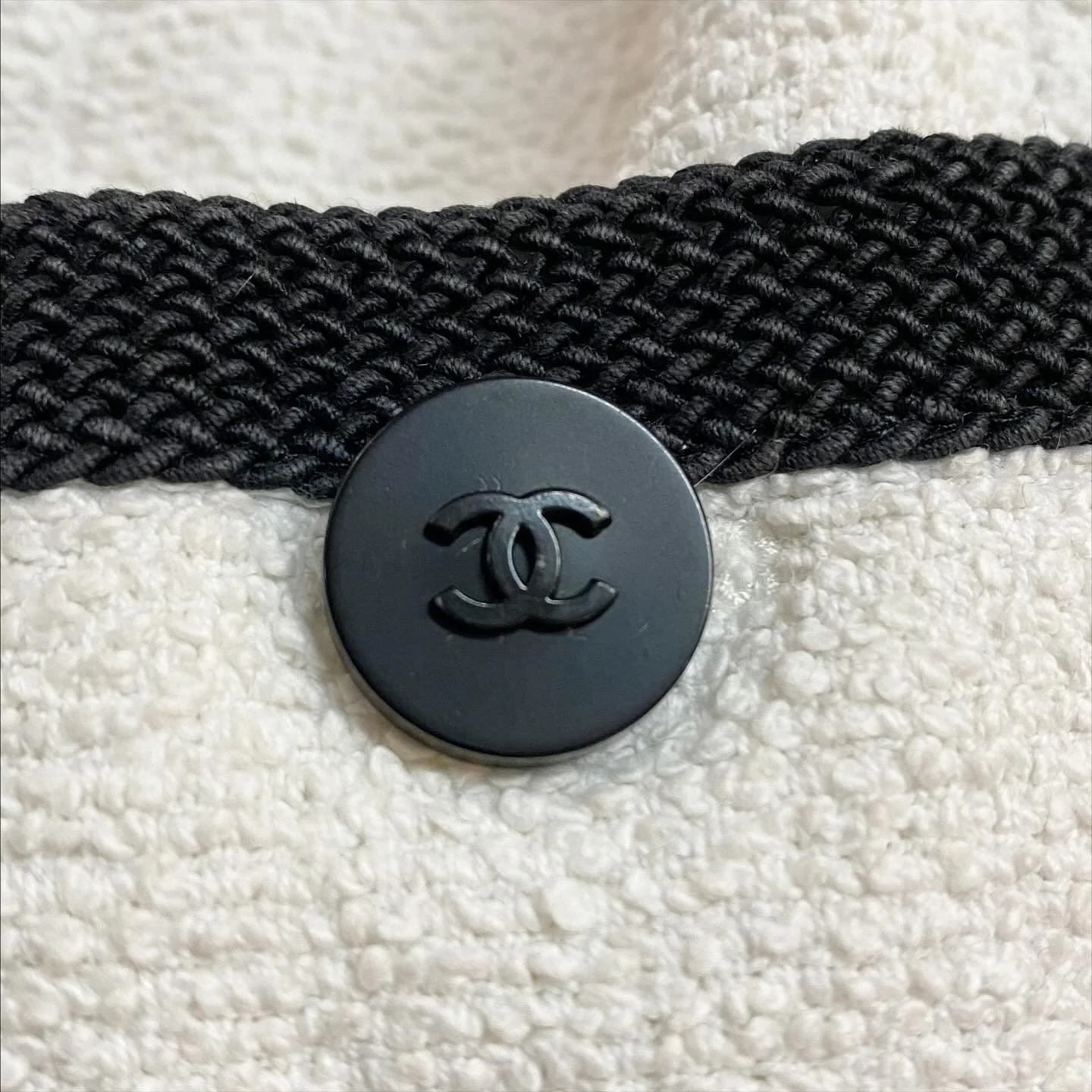 Simple. Classic. 🖤🤍