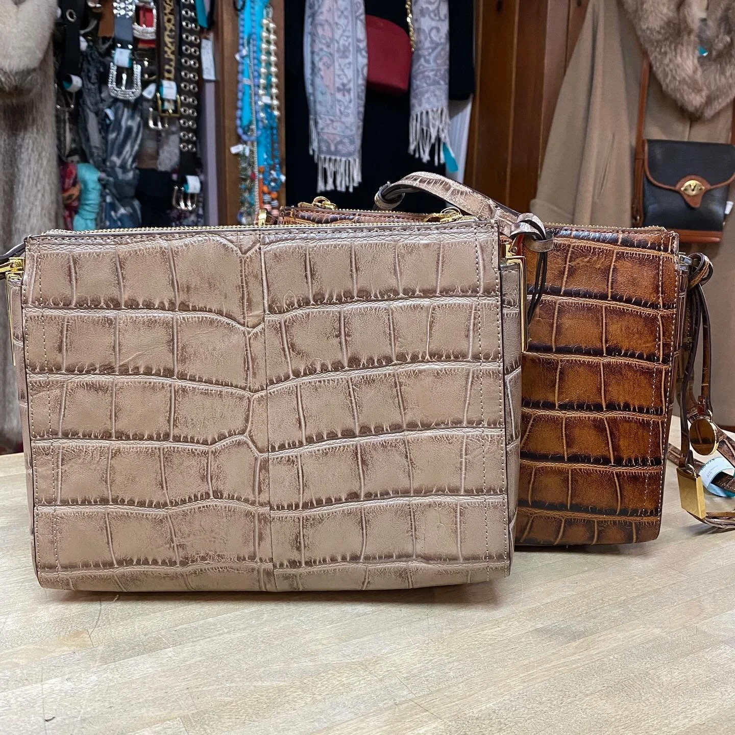 GILI - Got It Love It 🤎🤍
$75 each
.
.
$8 shipping continental US
.
.
FOLLOW OUR BACKUP ACCOUNT: @seaagainconsignment
.
.
#shoplocal #shopsmall #shoprockport #neverpayretail #consignment #secondhand #fashionista #rockportma #seaagainbags