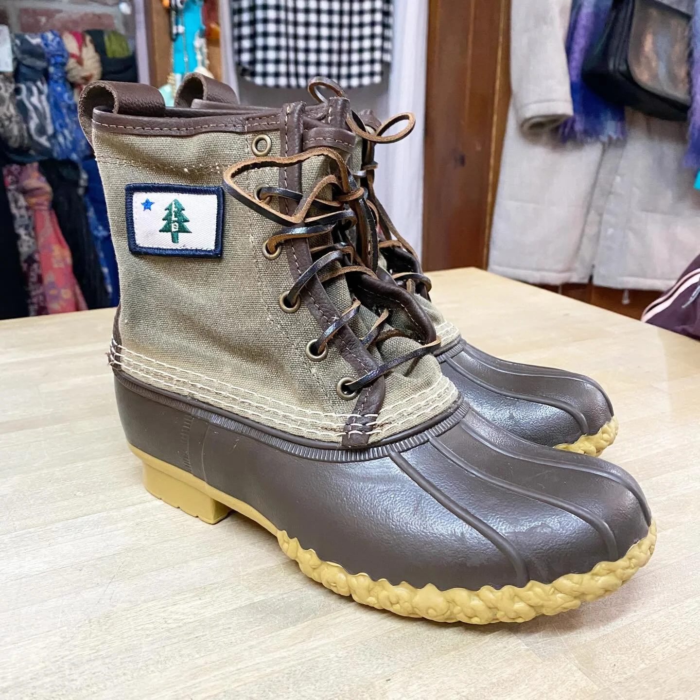 🆕 LL Bean waxed canvas duck boots. Sz 7 * $55