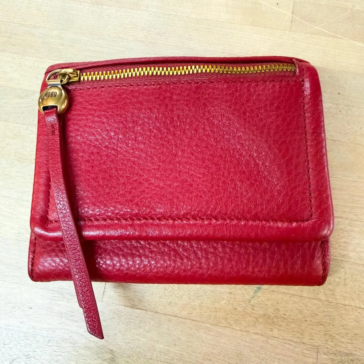 Hobo wallet. Super soft leather!! $30 
.
.
$8 shipping continental US
.
.
FOLLOW OUR BACKUP ACCOUNT: @seaagainconsignment