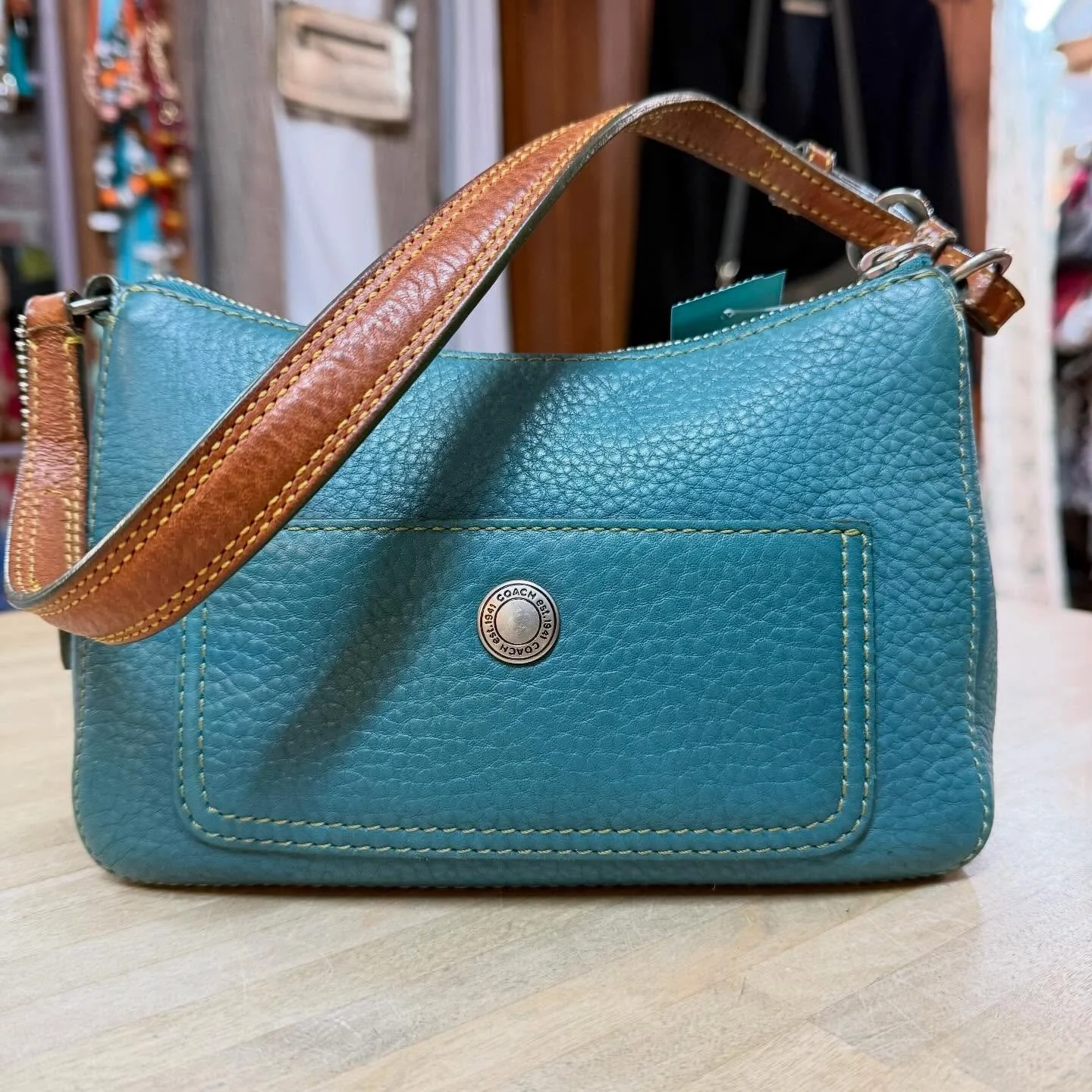 Coach Chelsea mini hobo * $50
.
.
$8 shipping continental US
.
.
FOLLOW OUR BACKUP ACCOUNT: @seaagainconsignment