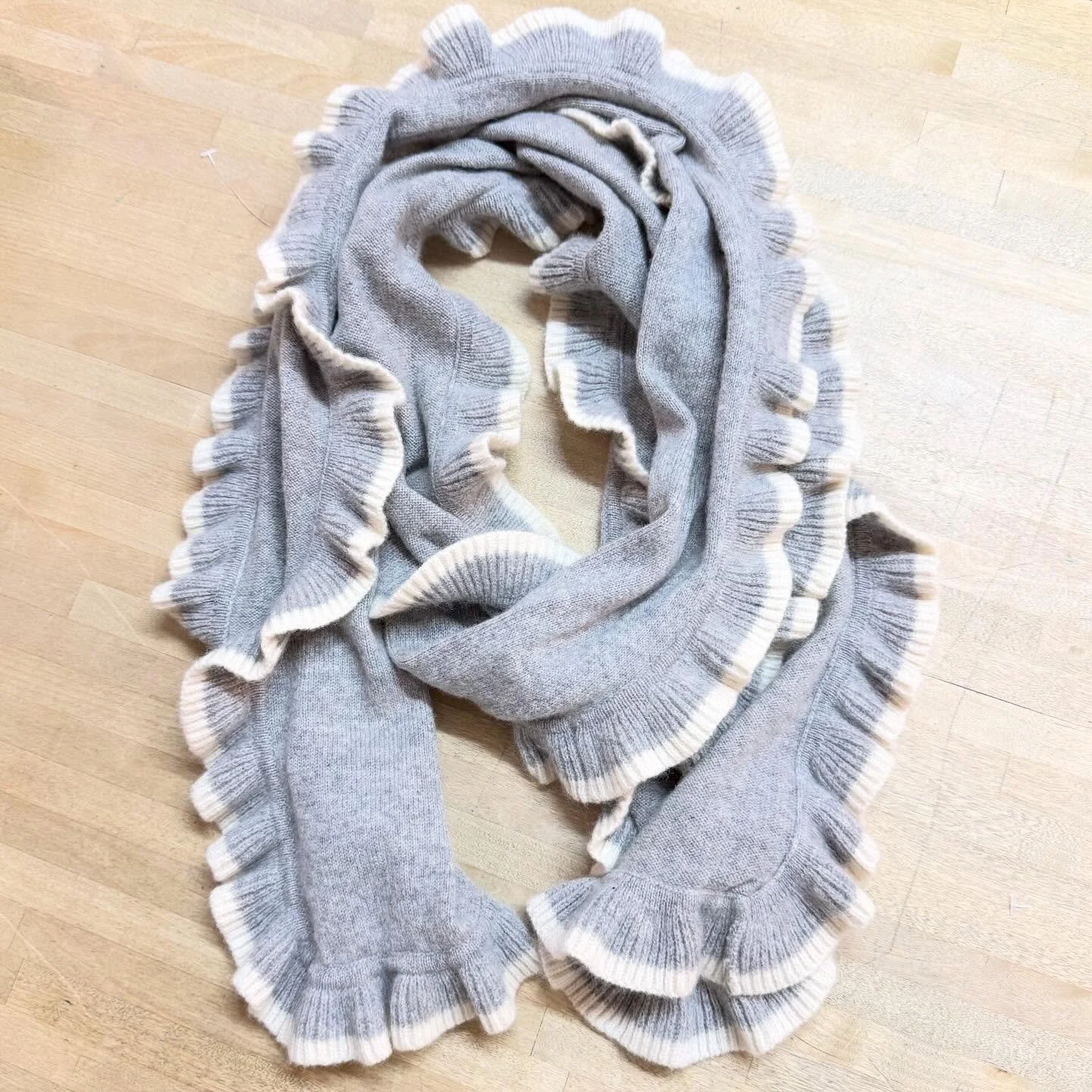 Never 2 late cashmere scarf * $24
.
.
$8 shipping continental US
.
.
FOLLOW OUR BACKUP ACCOUNT: @seaagainconsignment