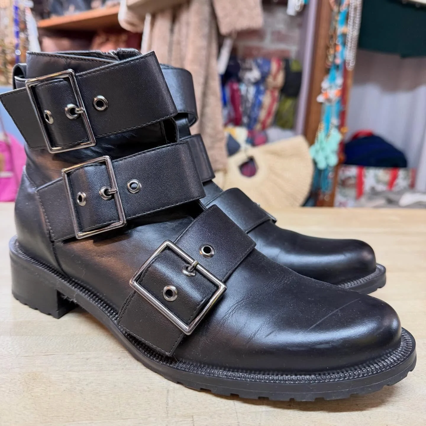 Blondo boots. Sz 9 * $26
.
.
$8 shipping continental US
.
.
FOLLOW OUR BACKUP ACCOUNT: @seaagainconsignment