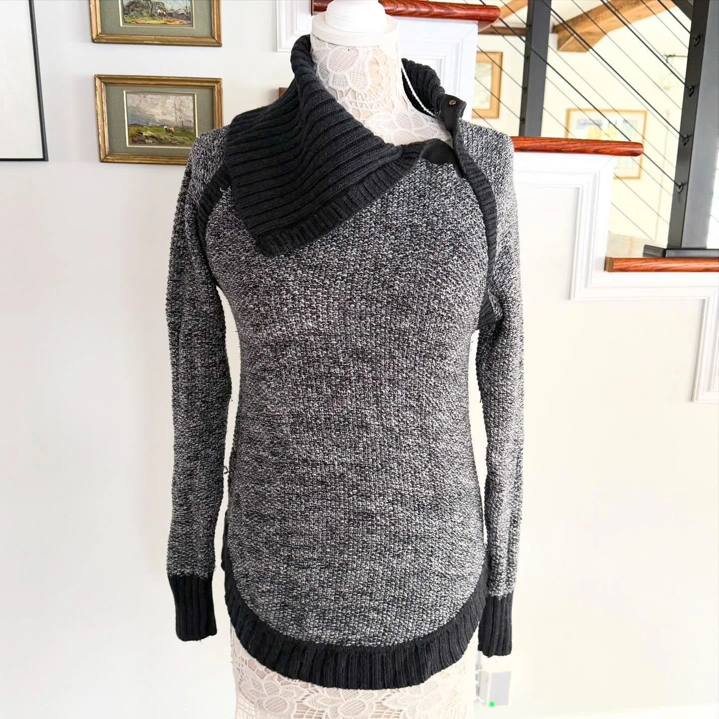 Lulu🍋 Passage to Prana sweater. Fits Small * $45
.
.
$8 shipping continental US
.
.
FOLLOW OUR BACKUP ACCOUNT: @seaagainconsignment