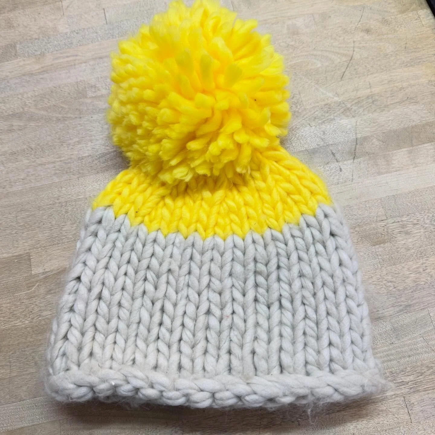 This is so cute!! Free People * $20 
💛💛
.
.
$8 shipping continental US
.
.
FOLLOW OUR BACKUP ACCOUNT: @seaagainconsignment