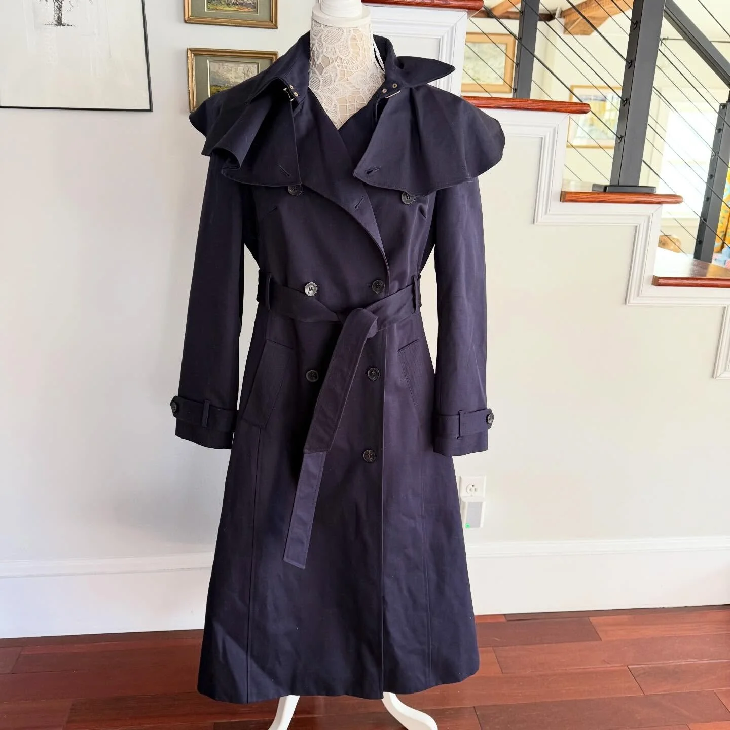 🆕 Karen Millen Classic trenchcoat. Sz 12 * $165
.
.
$8 shipping continental US
.
.
FOLLOW OUR BACKUP ACCOUNT: @seaagainconsignment