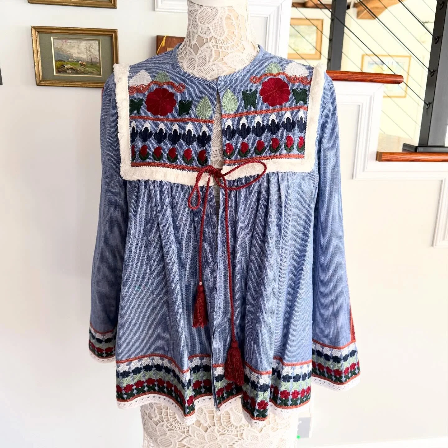 Adorable Velzera embroidered blouse. S * $22
.
.
$8 shipping continental US
.
.
FOLLOW OUR BACKUP ACCOUNT: @seaagainconsignment