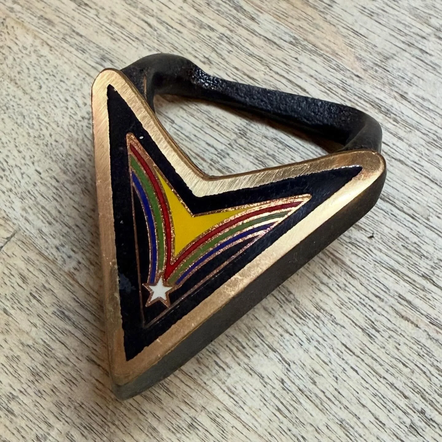 You never know what you&rsquo;ll find here!! These 1982 vintage (😩😩 I&rsquo;m vintage!!) Tech Ether Guild cloisonn&eacute; belt buckles are a rare find!