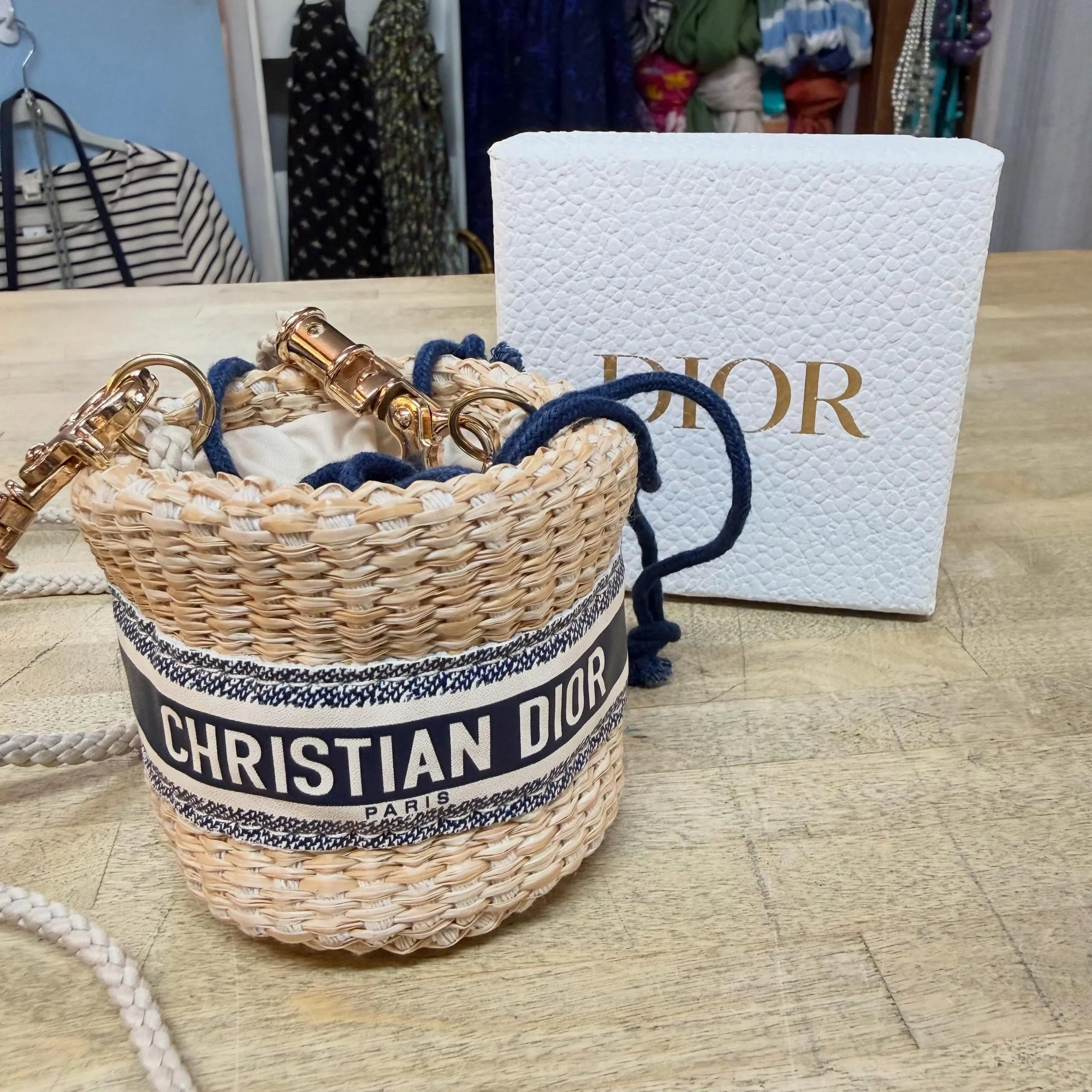 Come ooonnnnn!!!! 🤩🤩 this might be the cutest EVER!!! 
Mini drawstring crossbody pouch, new condition * $135
.
.
$8 shipping continental US
Free shipping for purchases over $100
.
.
FOLLOW OUR BACKUP ACCOUNT: @seaagainconsignment