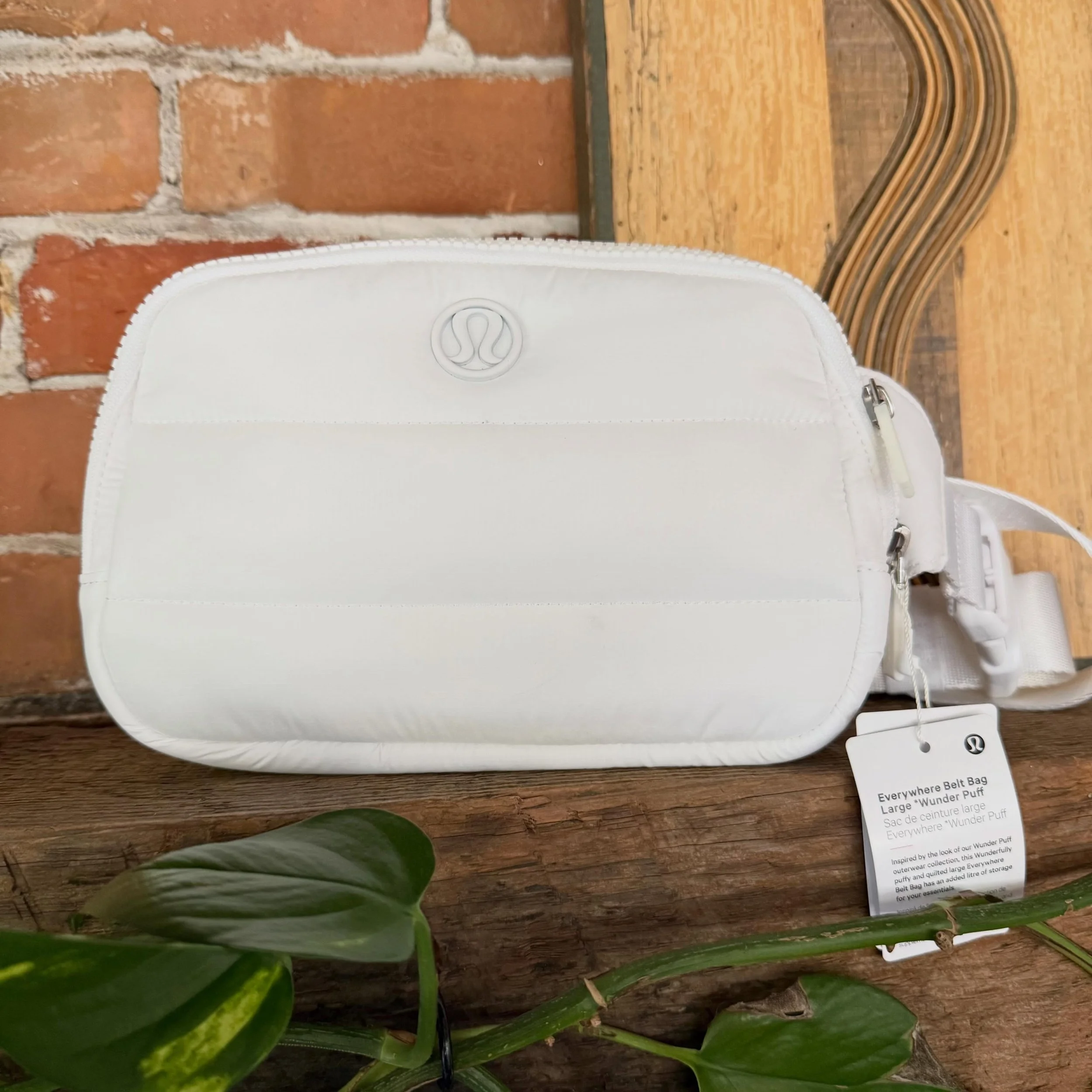 🆕 Lulu everywhere belt bag &ldquo;Wunder puff&rdquo; * $45
.
.
$8 shipping continental US
Free shipping for purchases over $100
.
.
FOLLOW OUR BACKUP ACCOUNT: @seaagainconsignment