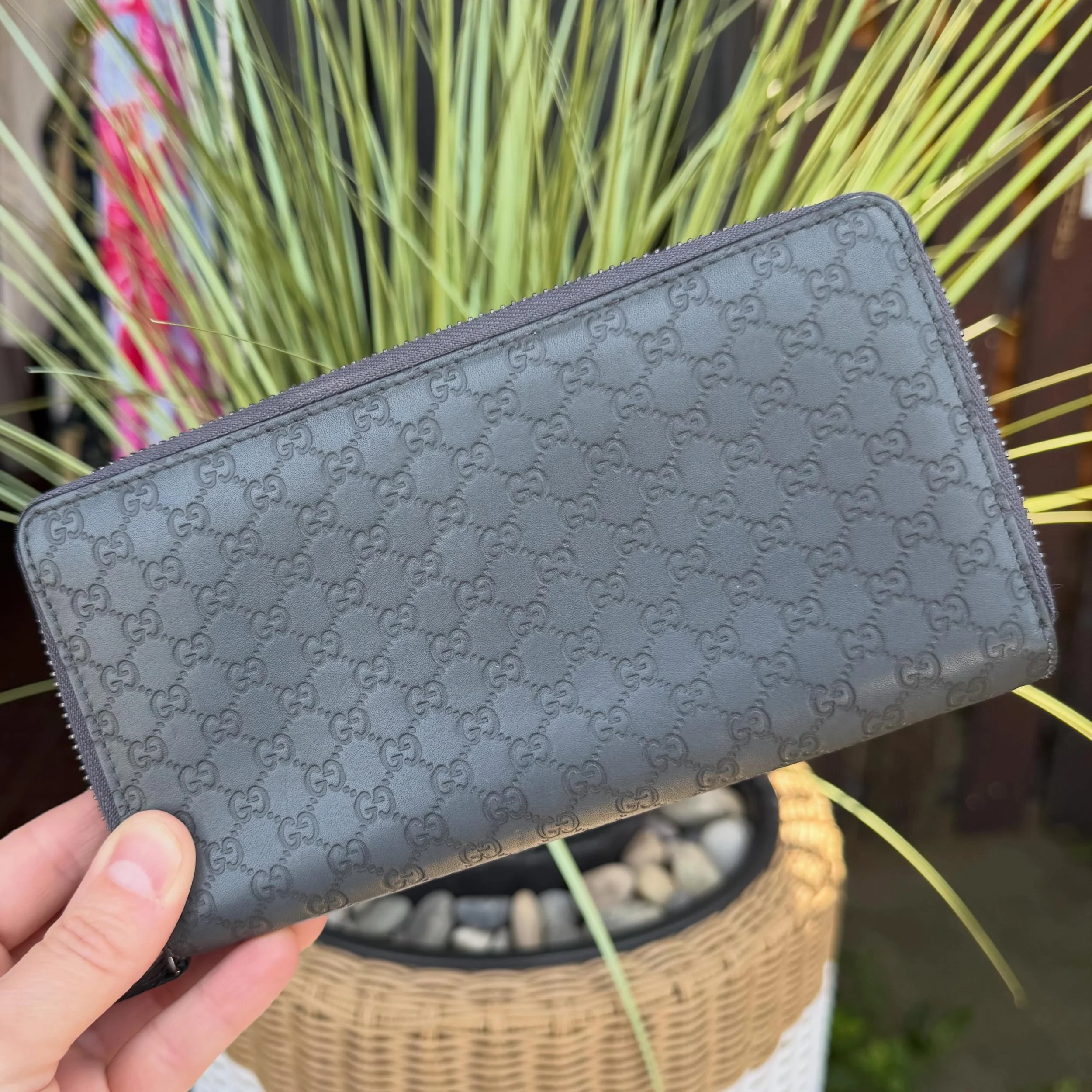 Gucci microguccissima zip wallet * $275
.
.
$8 shipping continental US
Free shipping for purchases over $100
.
.
FOLLOW OUR BACKUP ACCOUNT: @seaagainconsignment