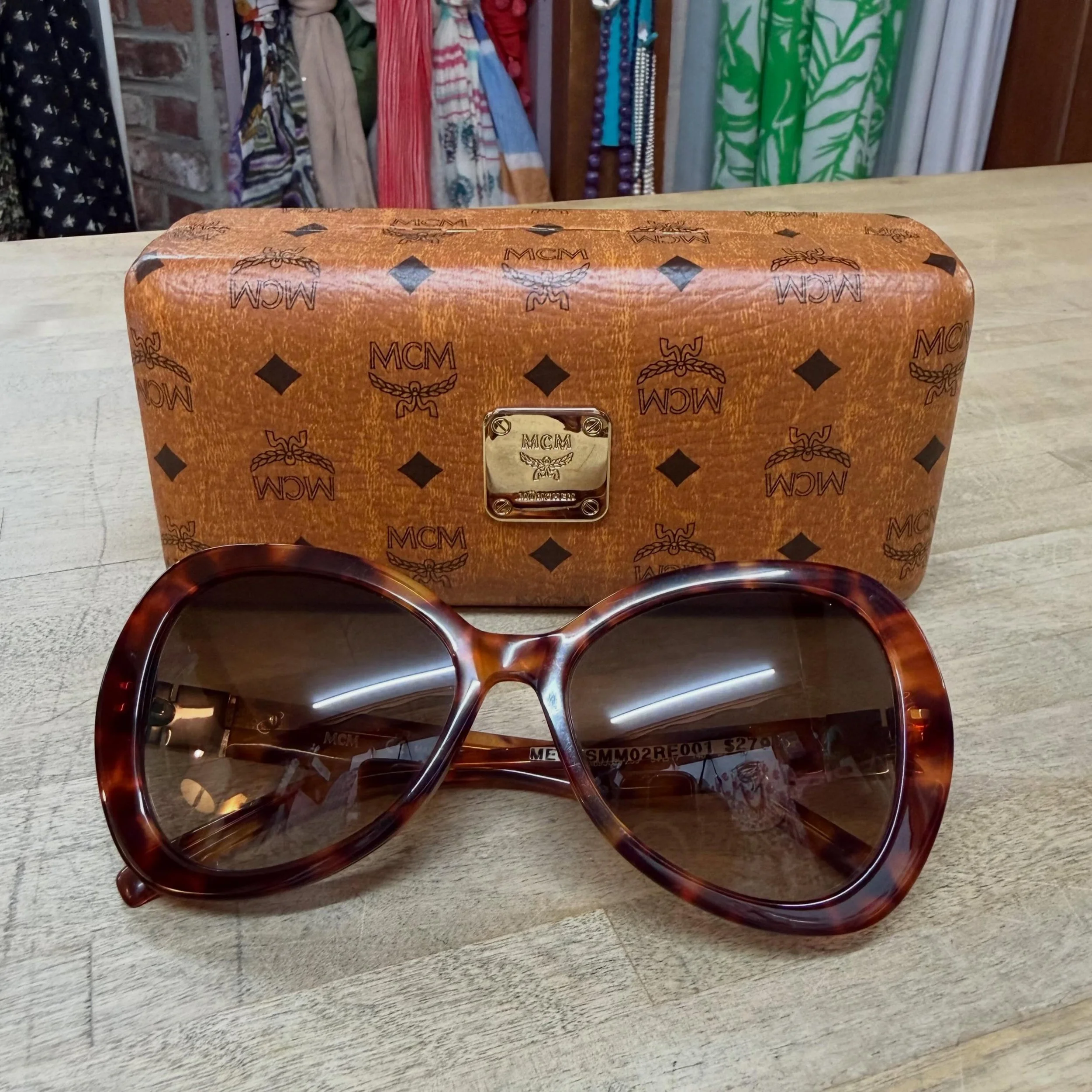 MCM tortoise shell sunglasses 🕶️ * $125
.
.
$8 shipping continental US
Free shipping for purchases over $100
.
.
FOLLOW OUR BACKUP ACCOUNT: @seaagainconsignment
