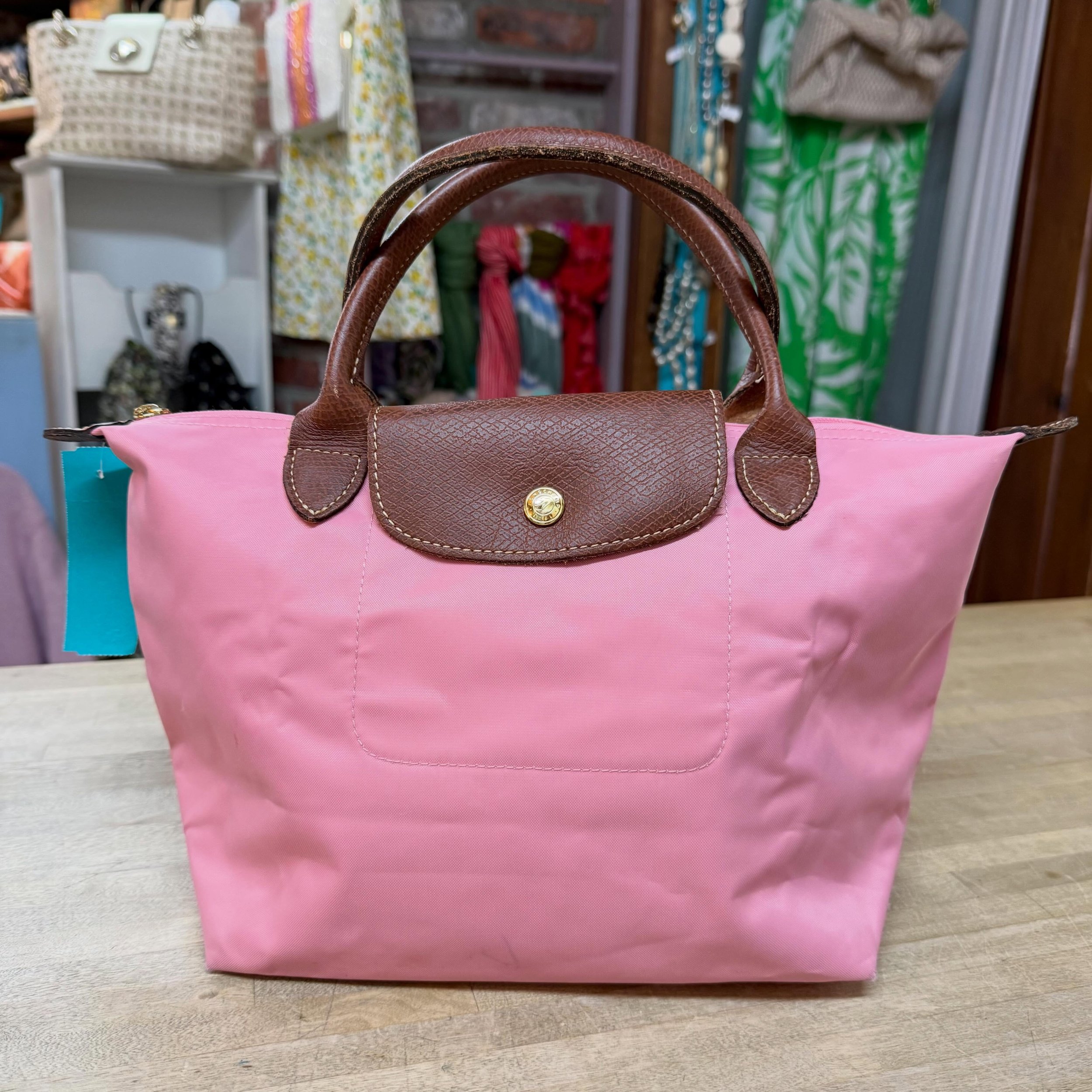 Always a fan favorite!! $42
.
.
$8 shipping continental US
Free shipping for purchases over $100
.
.
FOLLOW OUR BACKUP ACCOUNT: @seaagainconsignment