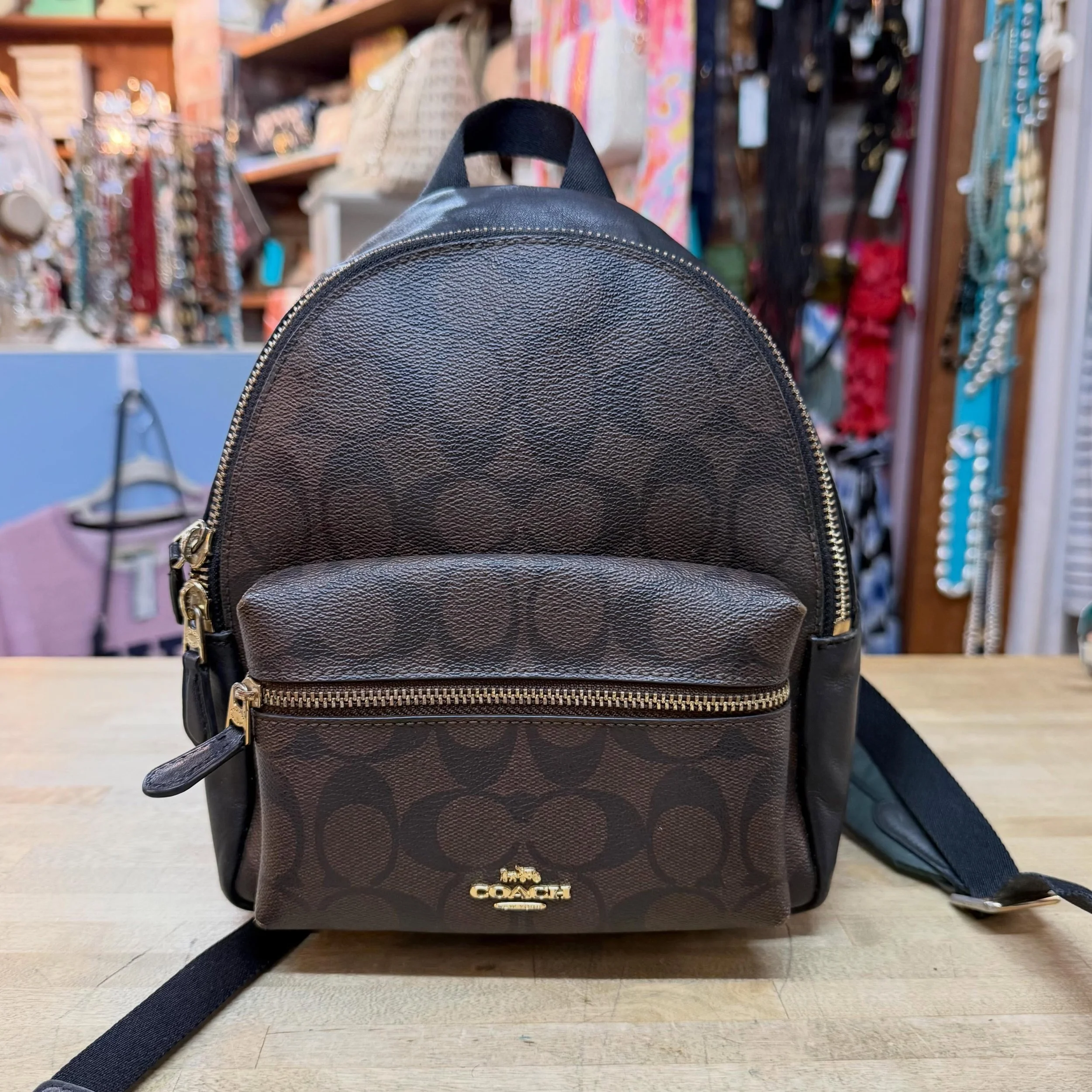 Coach Charlie mini backpack * $95
.
.
$8 shipping continental US
Free shipping for purchases over $100
.
.
FOLLOW OUR BACKUP ACCOUNT: @seaagainconsignment