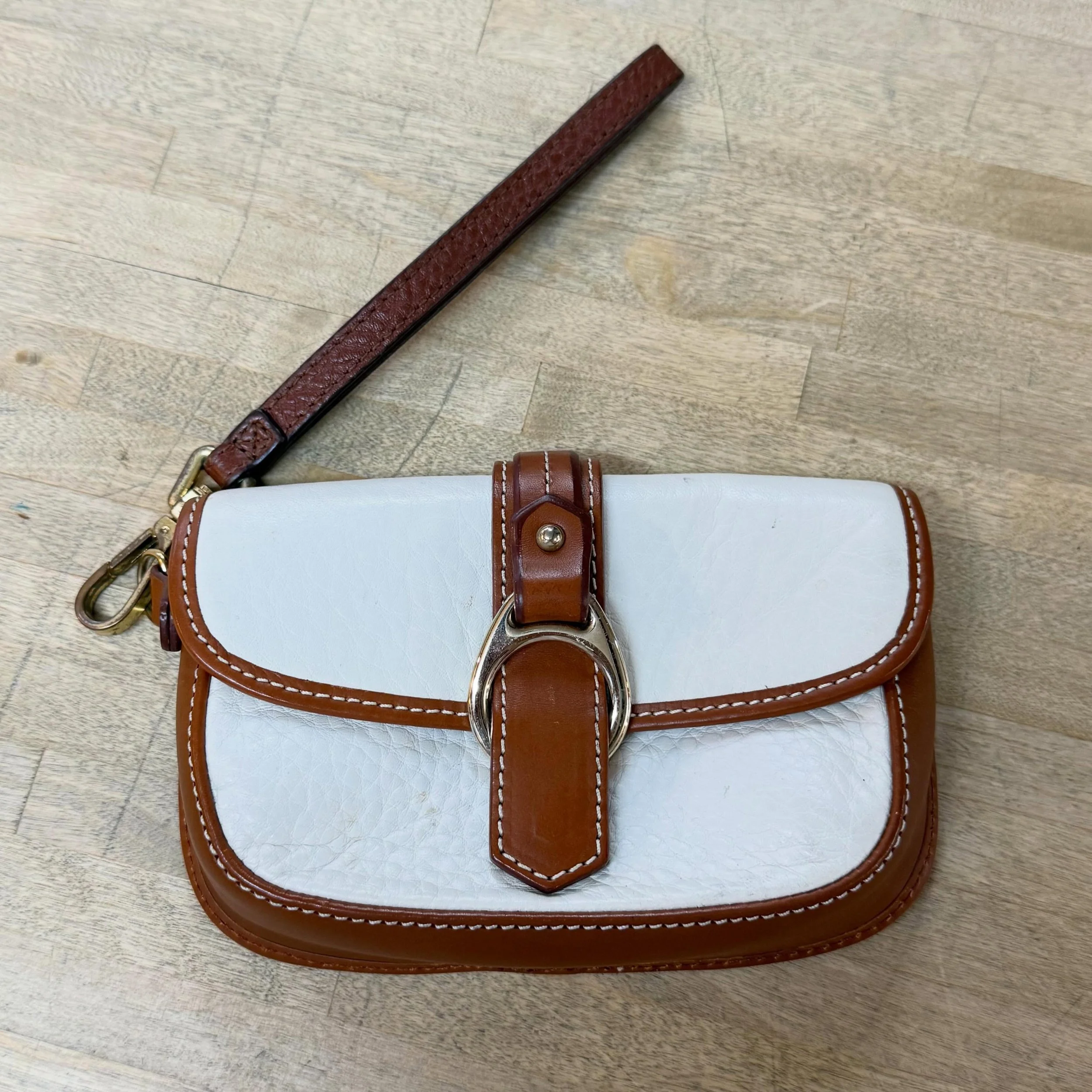 Vintage D&amp;B wristlet * $50
.
.
$8 shipping continental US
Free shipping for purchases over $100
.
.
FOLLOW OUR BACKUP ACCOUNT: @seaagainconsignment