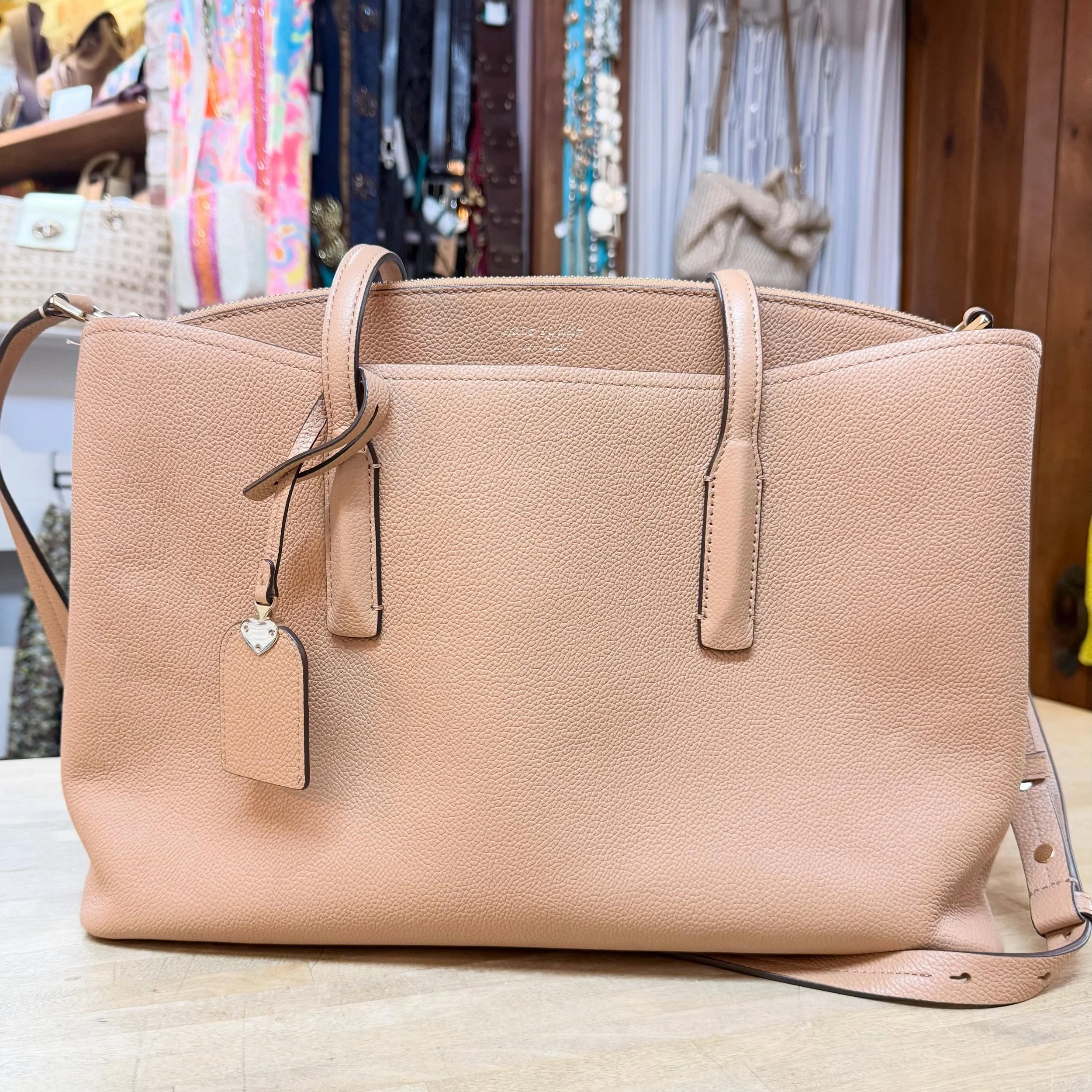Kate Spade &spades;️ Margaux work tote. Padded center for laptop &amp; tablets * $155
.
.
$8 shipping continental US
Free shipping for purchases over $100
.
.
FOLLOW OUR BACKUP ACCOUNT: @seaagainconsignment