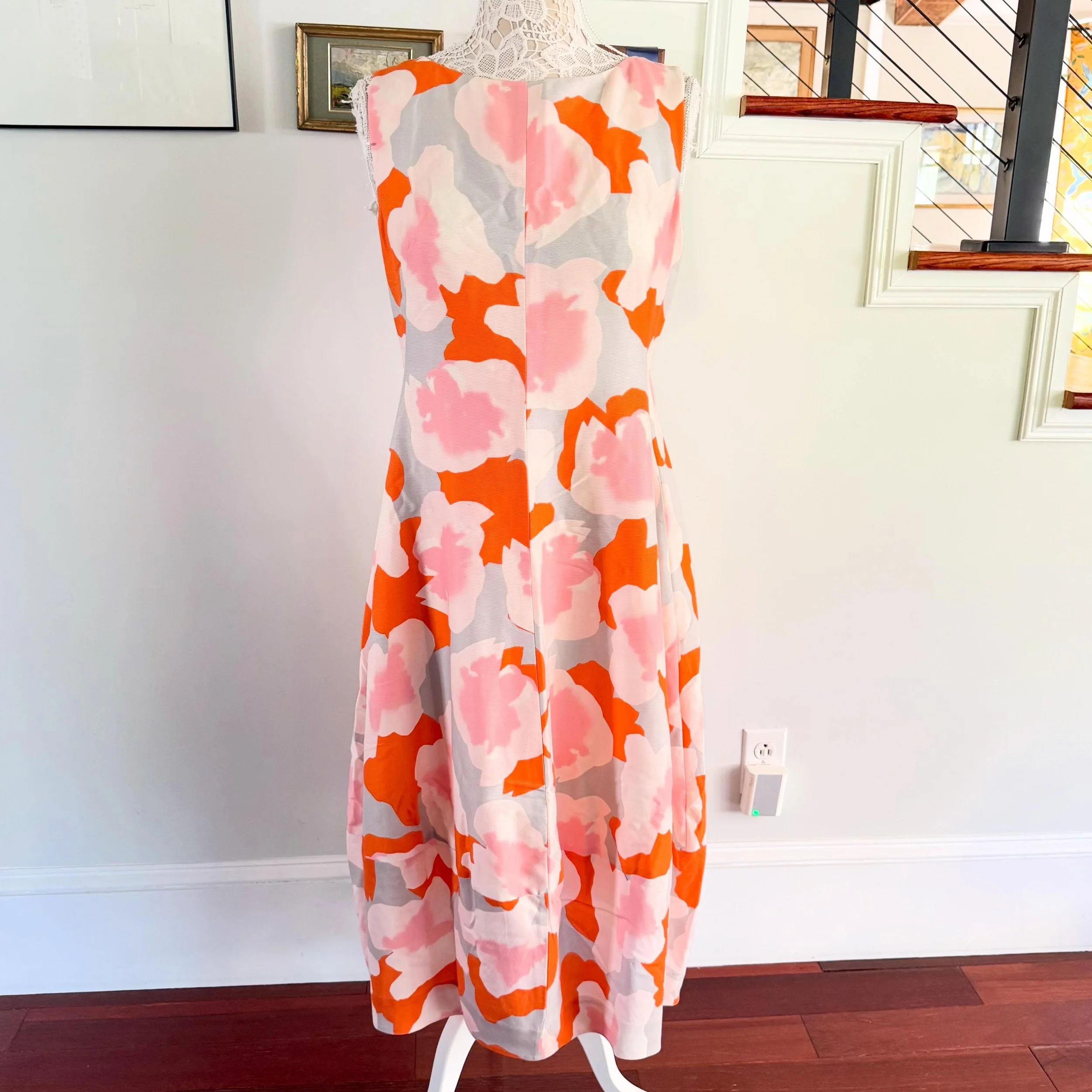 I love everything about this COS dress!!
10 * $24
.
.
$8 shipping continental US
Free shipping for purchases over $100
.
.
FOLLOW OUR BACKUP ACCOUNT: @seaagainconsignment