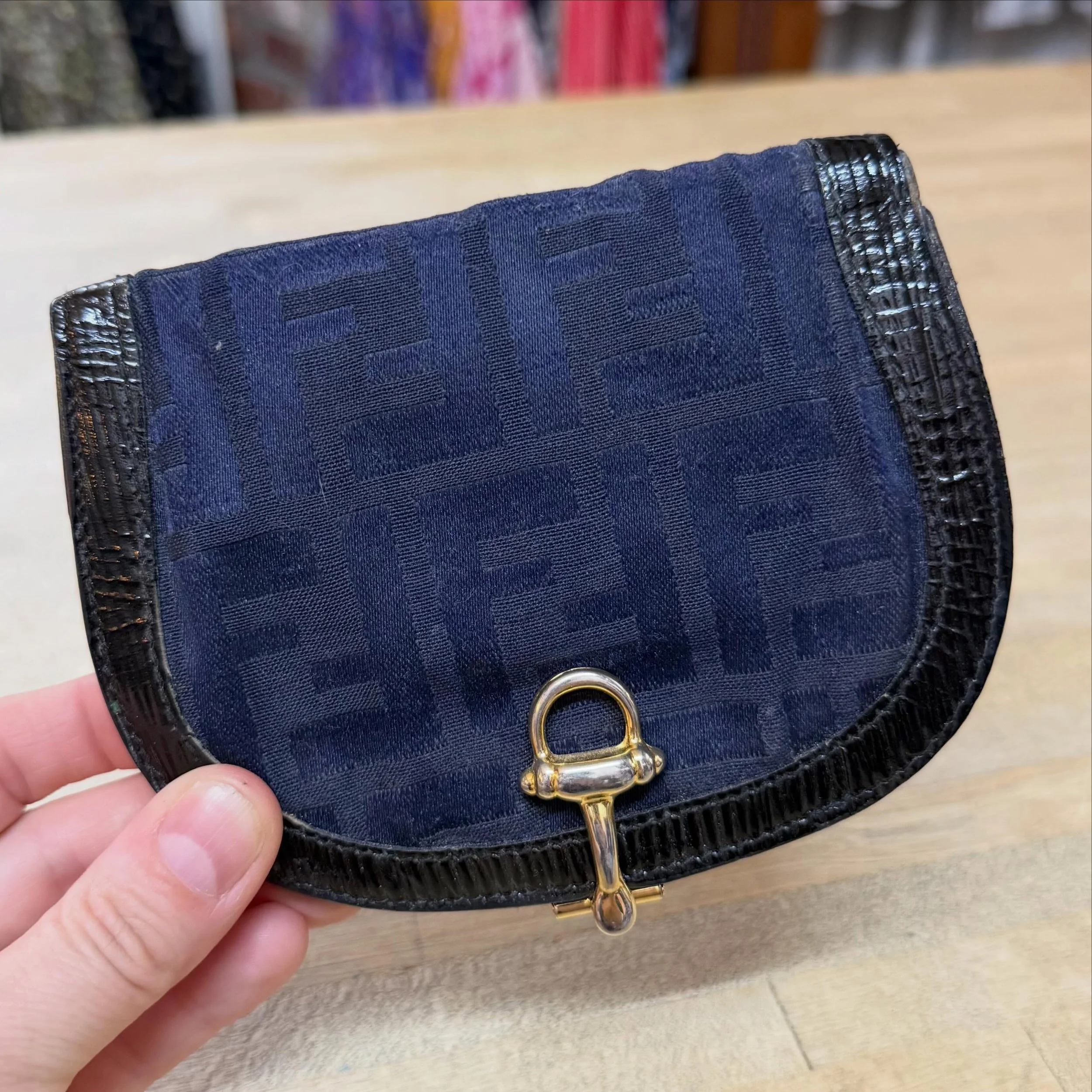 Vintage 80&rsquo;s Fendi Zucca bifold wallet * now $165
.
.
$8 shipping continental US
Free shipping for purchases over $100
.
.
FOLLOW OUR BACKUP ACCOUNT: @seaagainconsignment