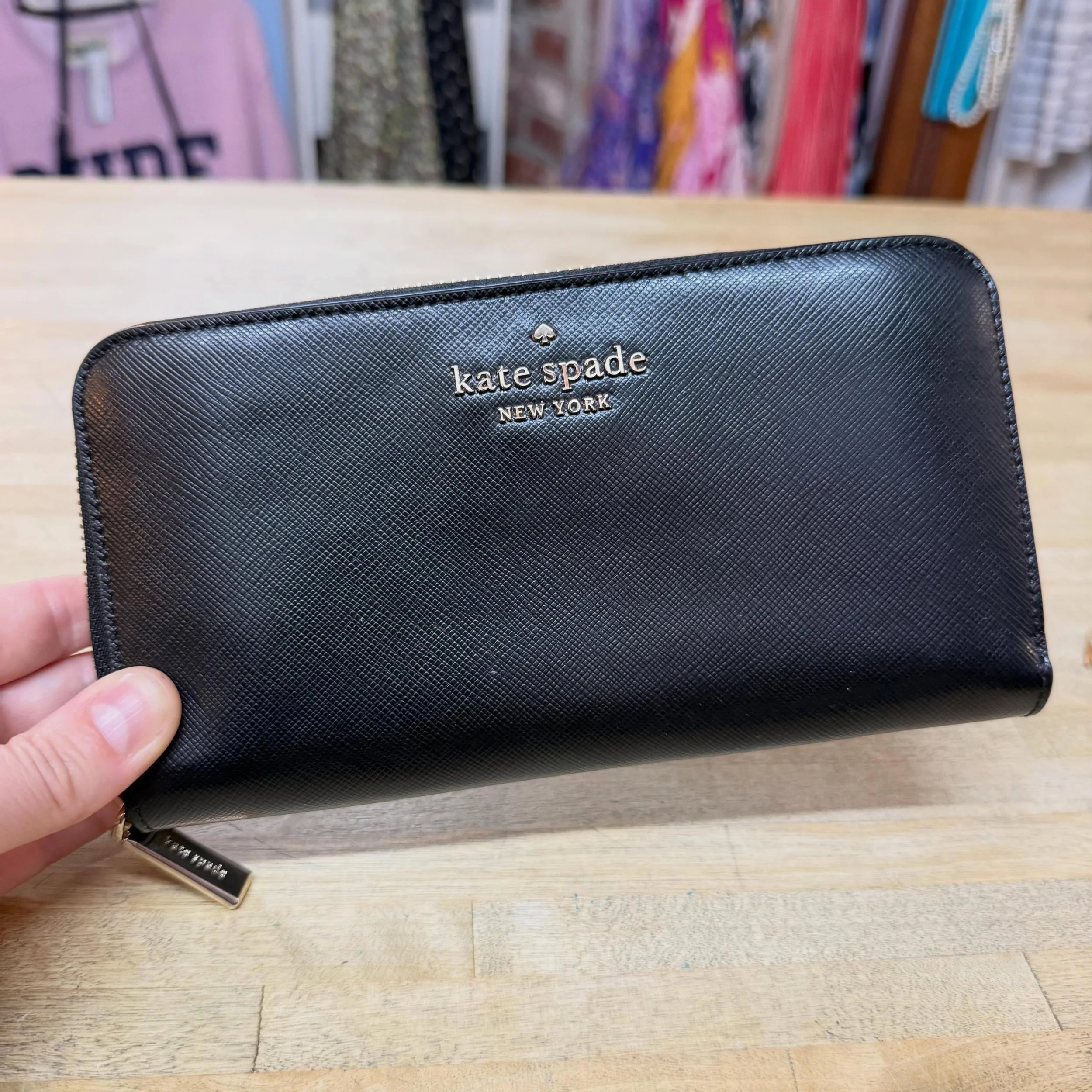 Like new! Kate Spade &spades;️ zip around wallet * $45
.
.
$8 shipping continental US
Free shipping for purchases over $100
.
.
FOLLOW OUR BACKUP ACCOUNT: @seaagainconsignment