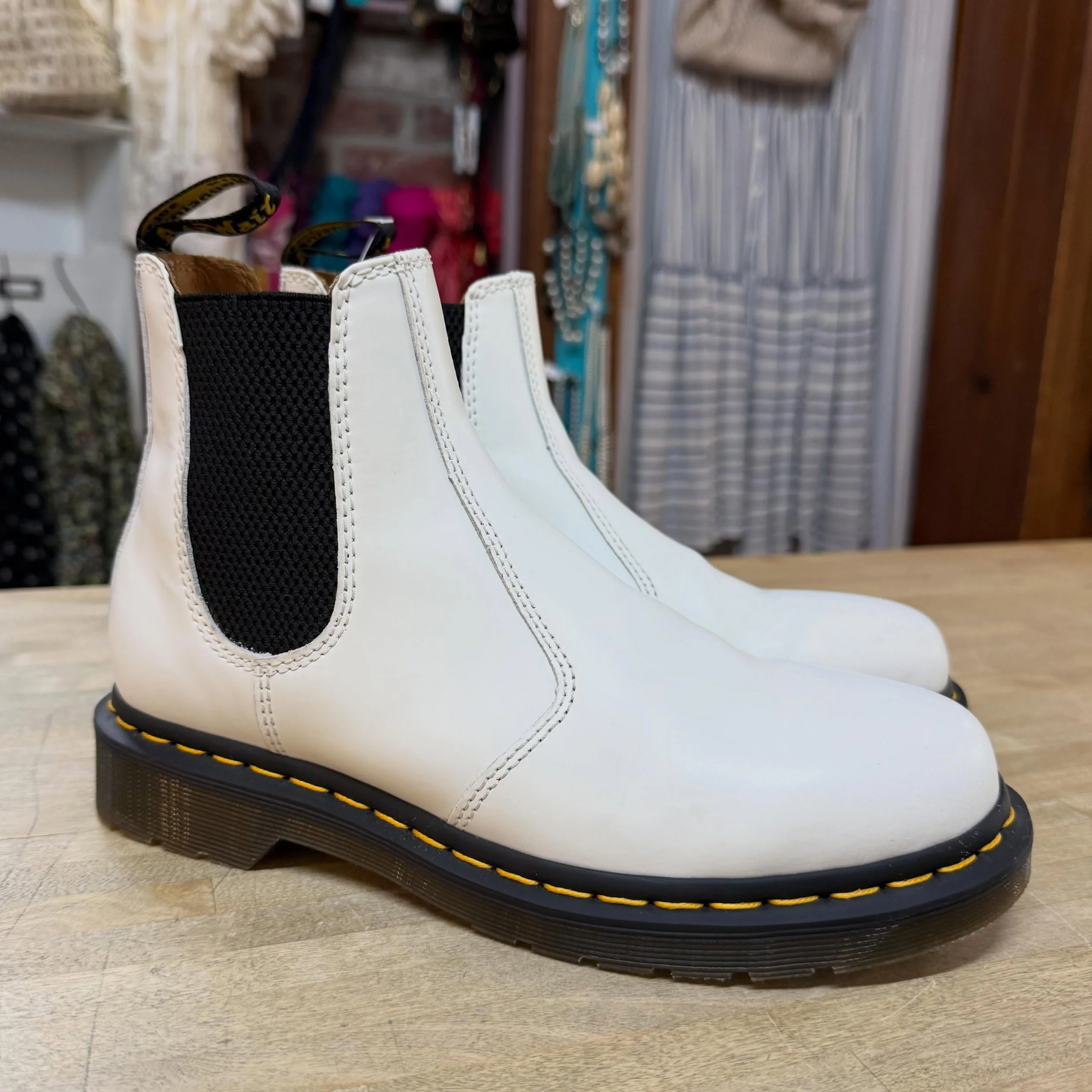 Dr. Martens Chelsea boots Sz 7 * $50
.
.
$8 shipping continental US
Free shipping for purchases over $100
.
.
FOLLOW OUR BACKUP ACCOUNT: @seaagainconsignment