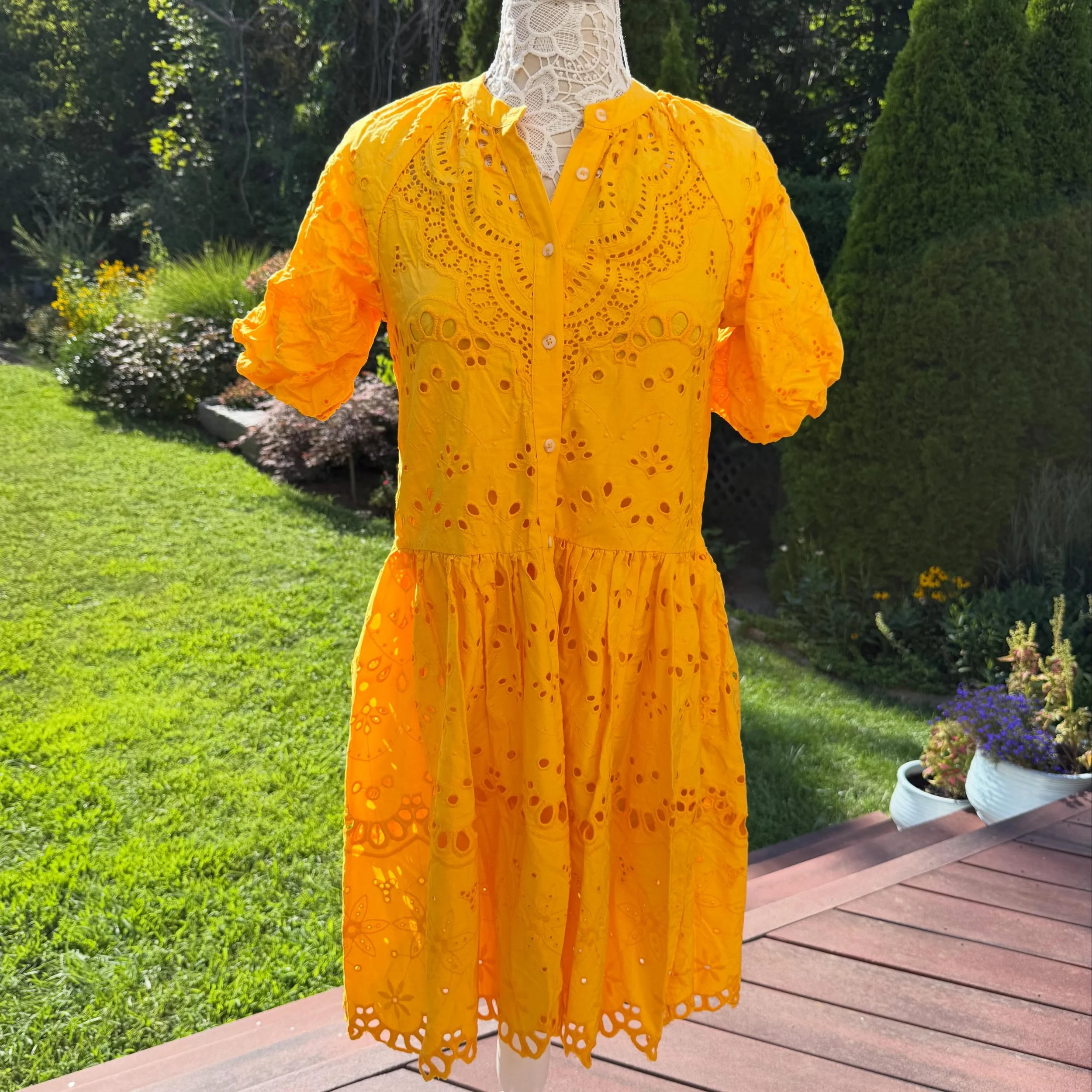 By Anthropologie eyelet dress. XS * $35
.
.
$8 shipping continental US
Free shipping for purchases over $100
.
.
FOLLOW OUR BACKUP ACCOUNT: @seaagainconsignment