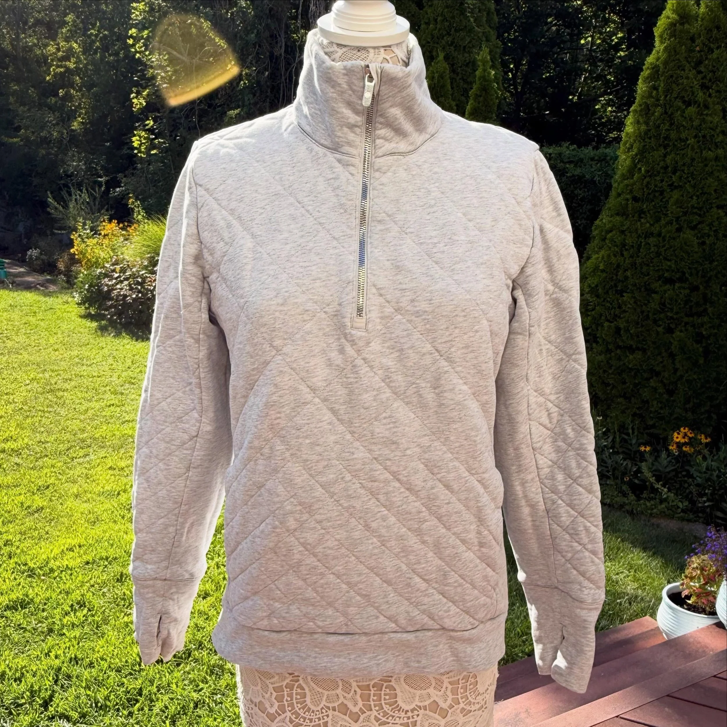 Lulu forever warm 1/2 zip pullover. Sz 8 * $45
.
.
$8 shipping continental US
Free shipping for purchases over $100
.
.
FOLLOW OUR BACKUP ACCOUNT: @seaagainconsignment