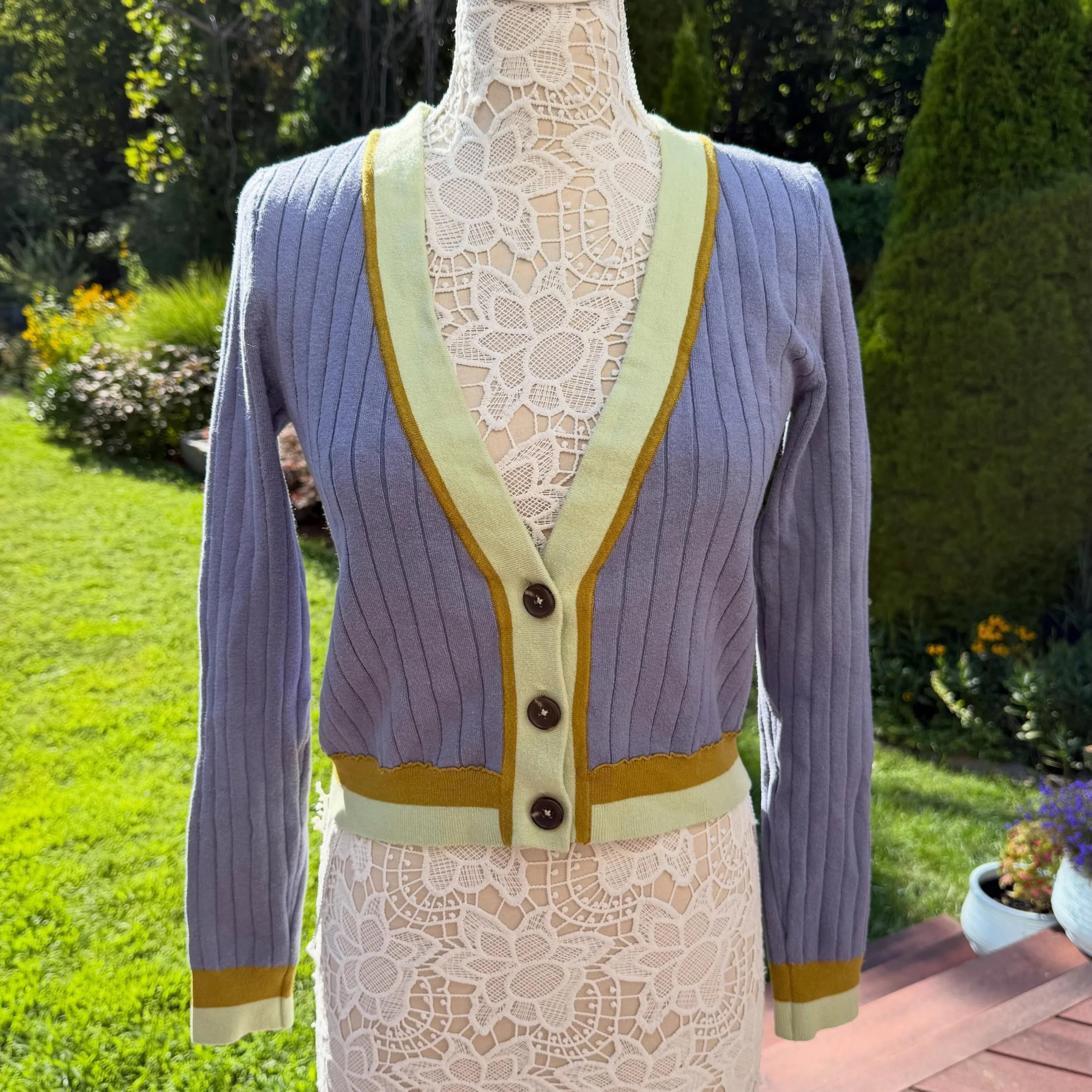 Free People crop cardigan. Small * $24
.
.
$8 shipping continental US
Free shipping for purchases over $100
.
.
FOLLOW OUR BACKUP ACCOUNT: @seaagainconsignment