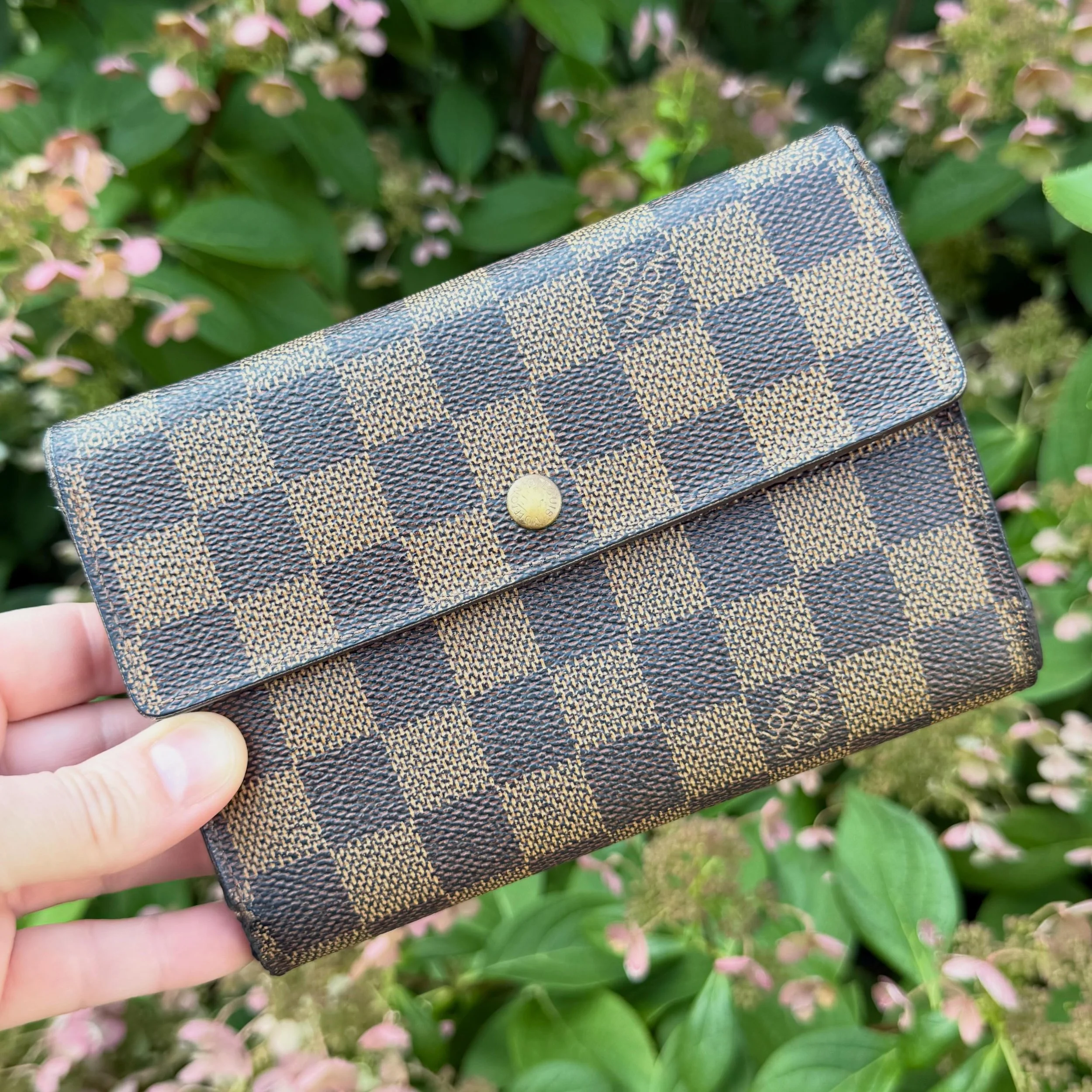 L V Damier Ebene Porte Tresor Wallet, great for travel, can hold your passport! 
$295
.
.
$8 shipping continental US
Free shipping for purchases over $100
.
.
FOLLOW OUR BACKUP ACCOUNT: @seaagainconsignment
