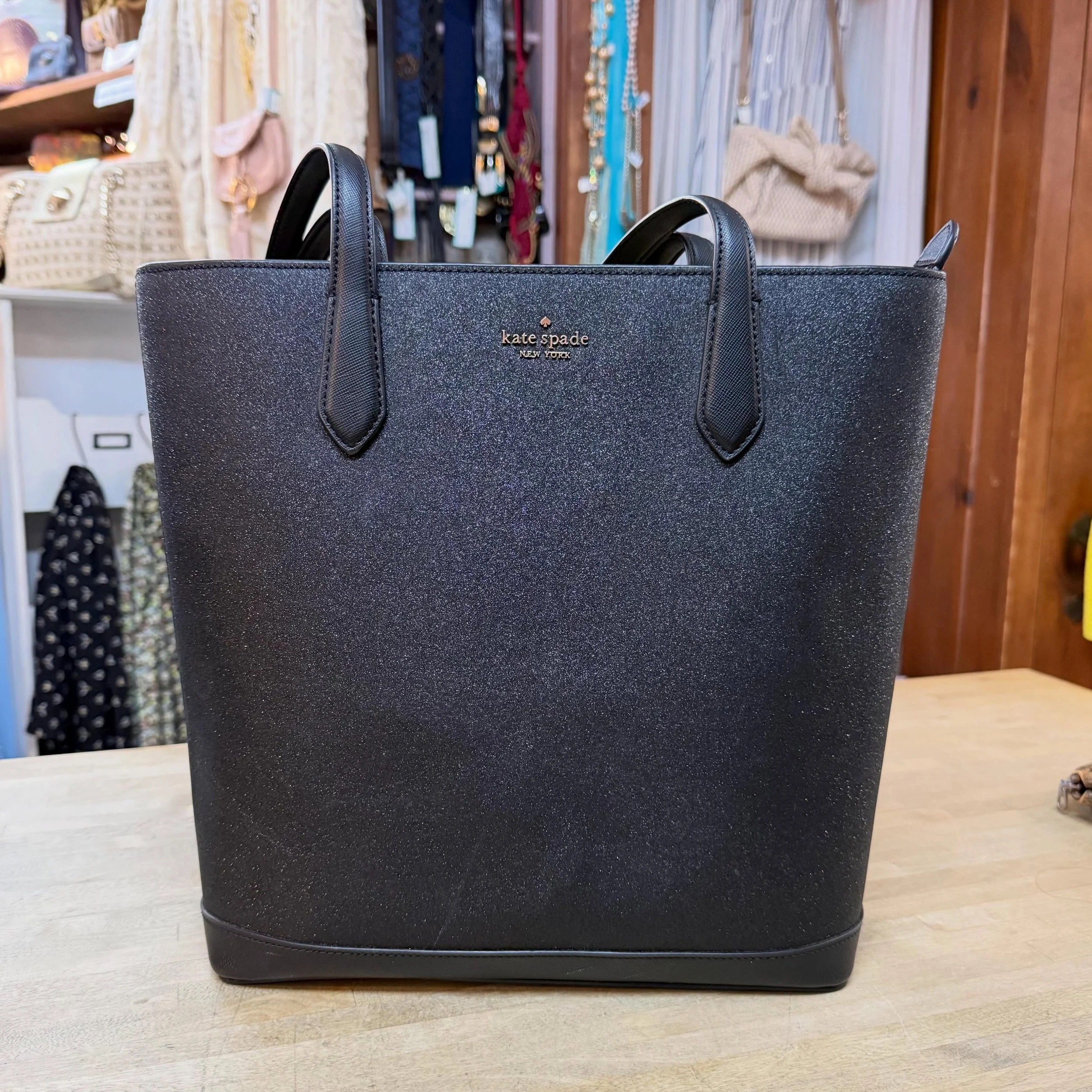 Kate Spade &spades;️ Glitter York Tinsel * $70
.
.
$8 shipping continental US
Free shipping for purchases over $100
.
.
FOLLOW OUR BACKUP ACCOUNT: @seaagainconsignment