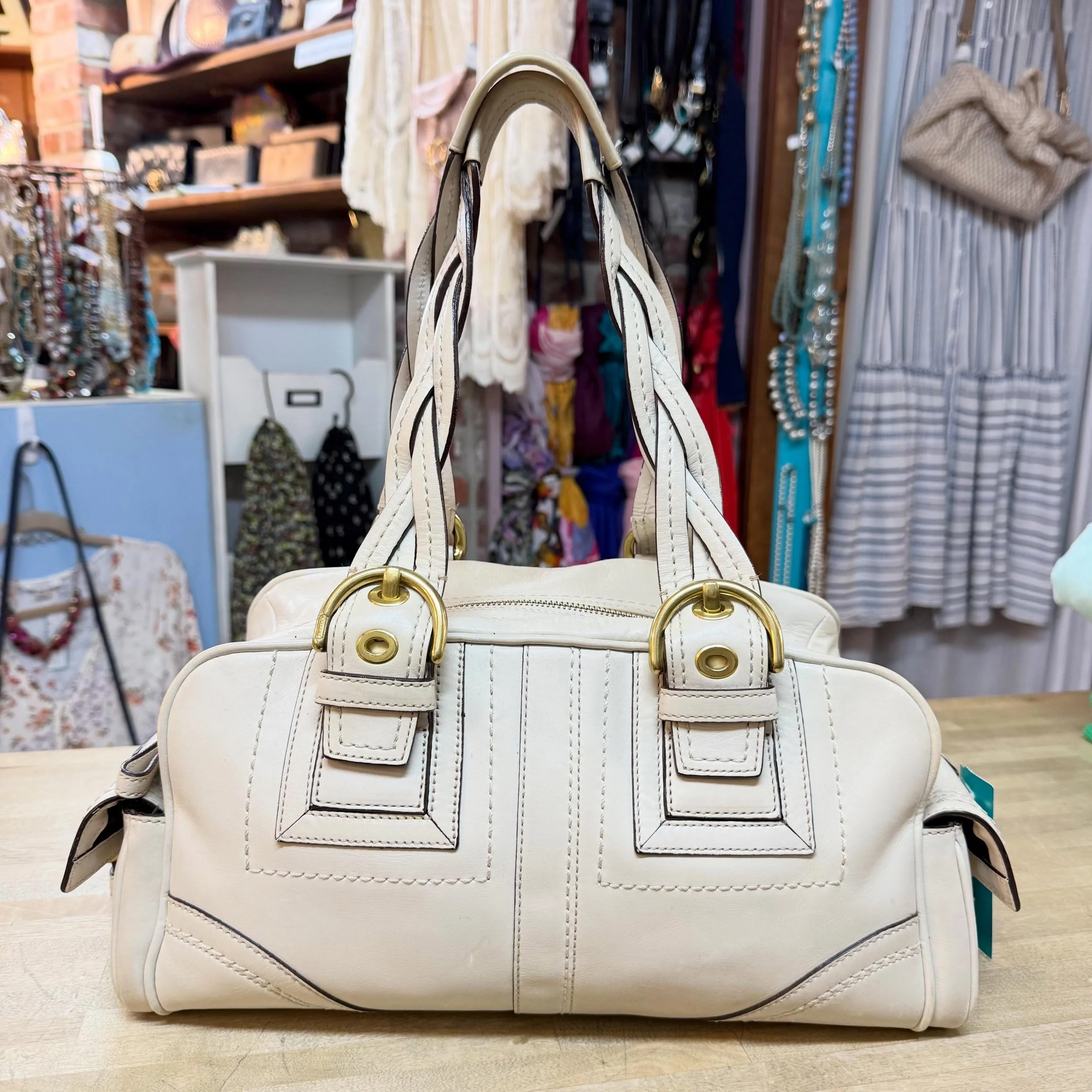 There are some Coach bags that make your heart skip a bit, this is one of them. Beautiful!!!
