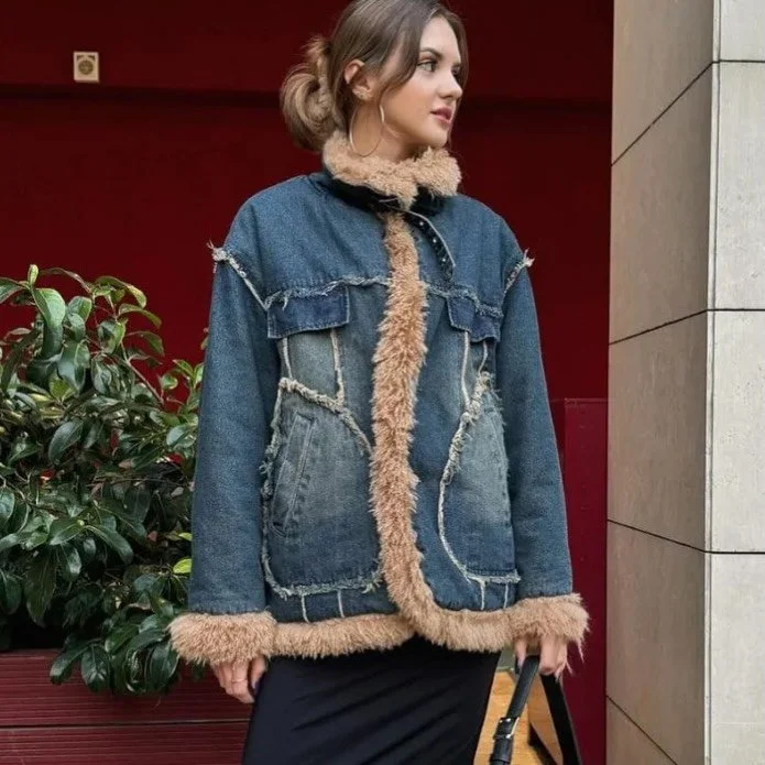 Ameri-Camden Jean jacket. 
M * $62 ($167 retail!)
.
.
$8 shipping continental US
Free shipping for purchases over $100
.
.
FOLLOW OUR BACKUP ACCOUNT: @seaagainconsignment