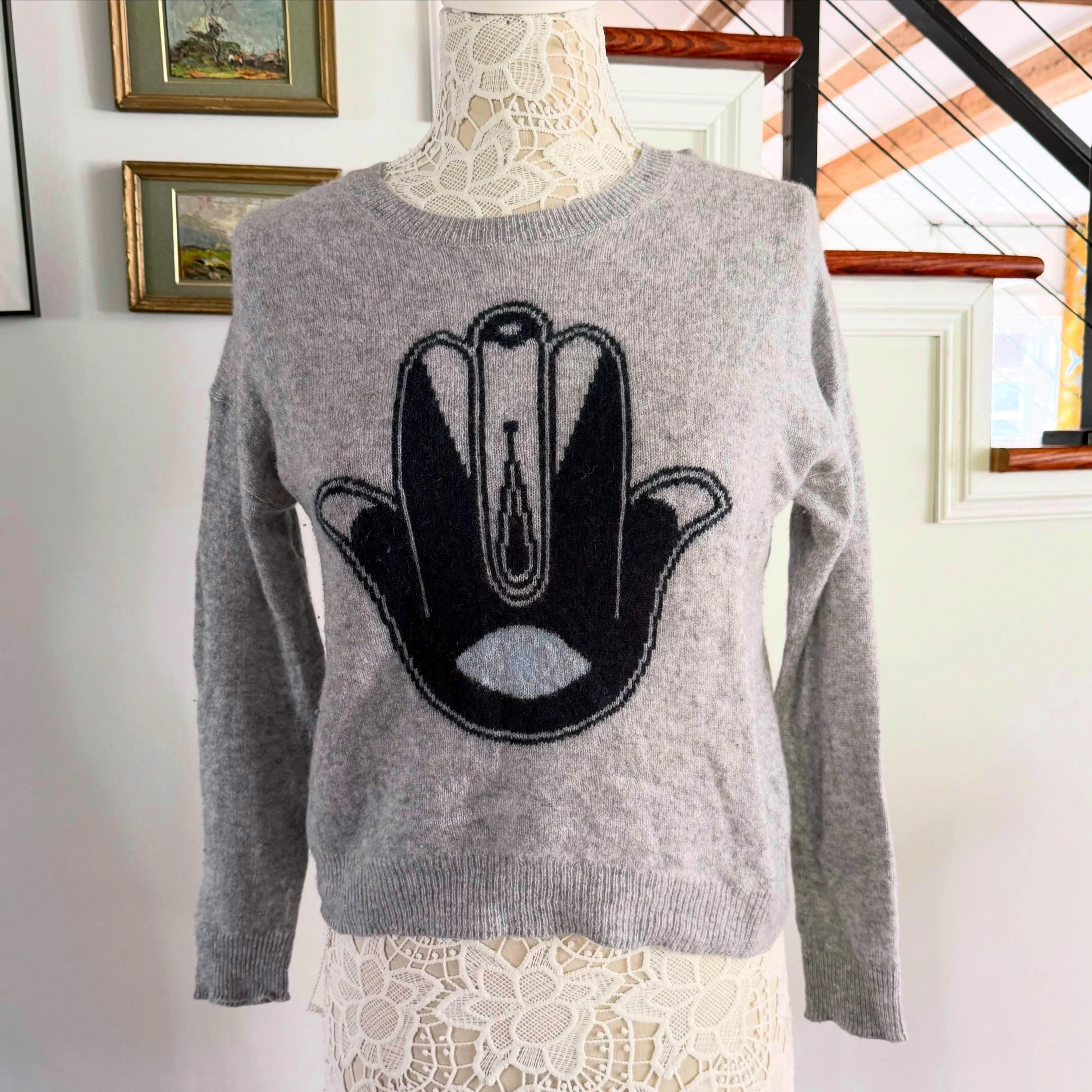 Skull Cashmere crewneck
XS * $90 ($350 retail!)
.
.
$8 shipping continental US
Free shipping for purchases over $100
.
.
FOLLOW OUR BACKUP ACCOUNT: @seaagainconsignment