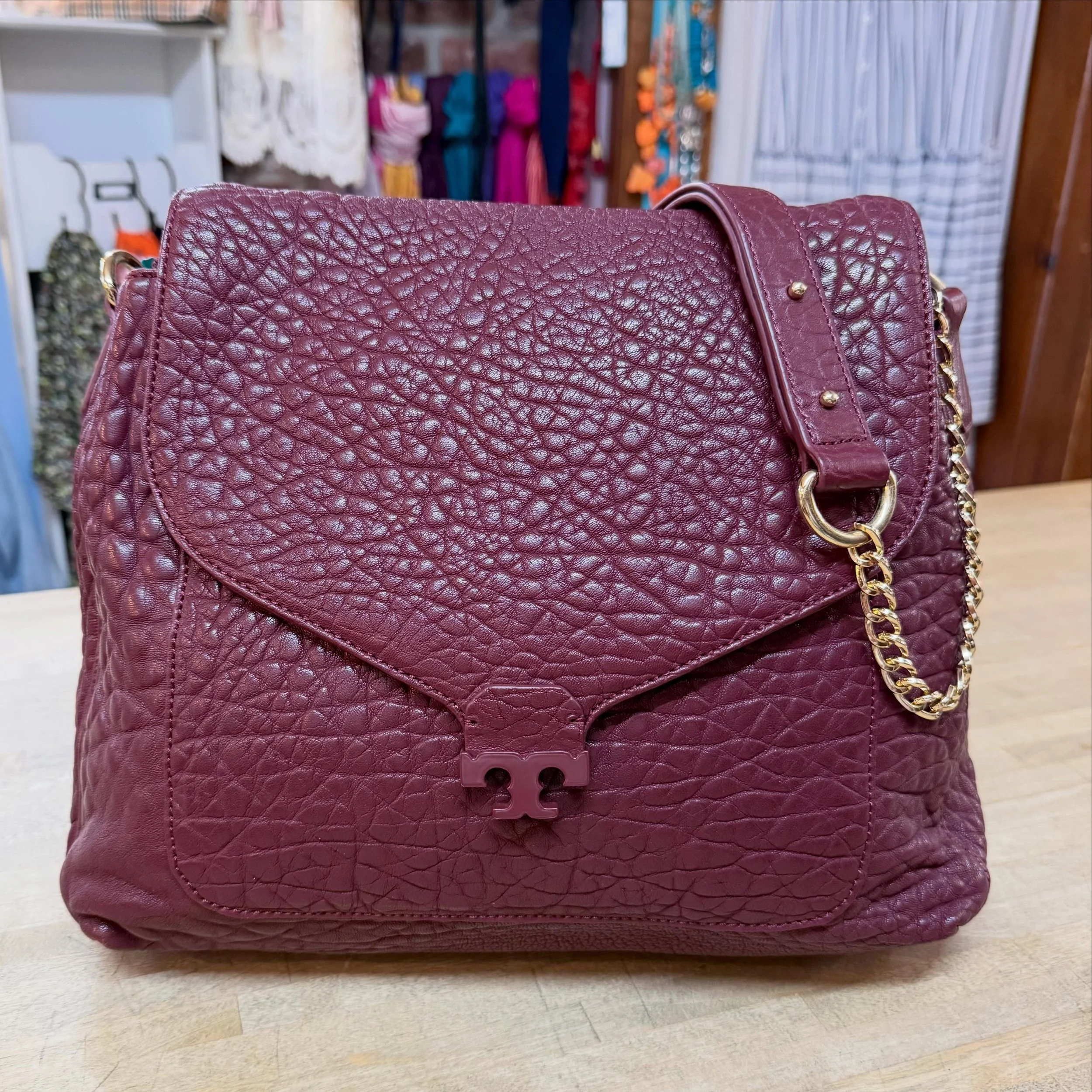 Tory Burch parkan bag 
✨$185 ✨
.
.
$8 shipping continental US
Free shipping for purchases over $100
.
.
FOLLOW OUR BACKUP ACCOUNT: @seaagainconsignment