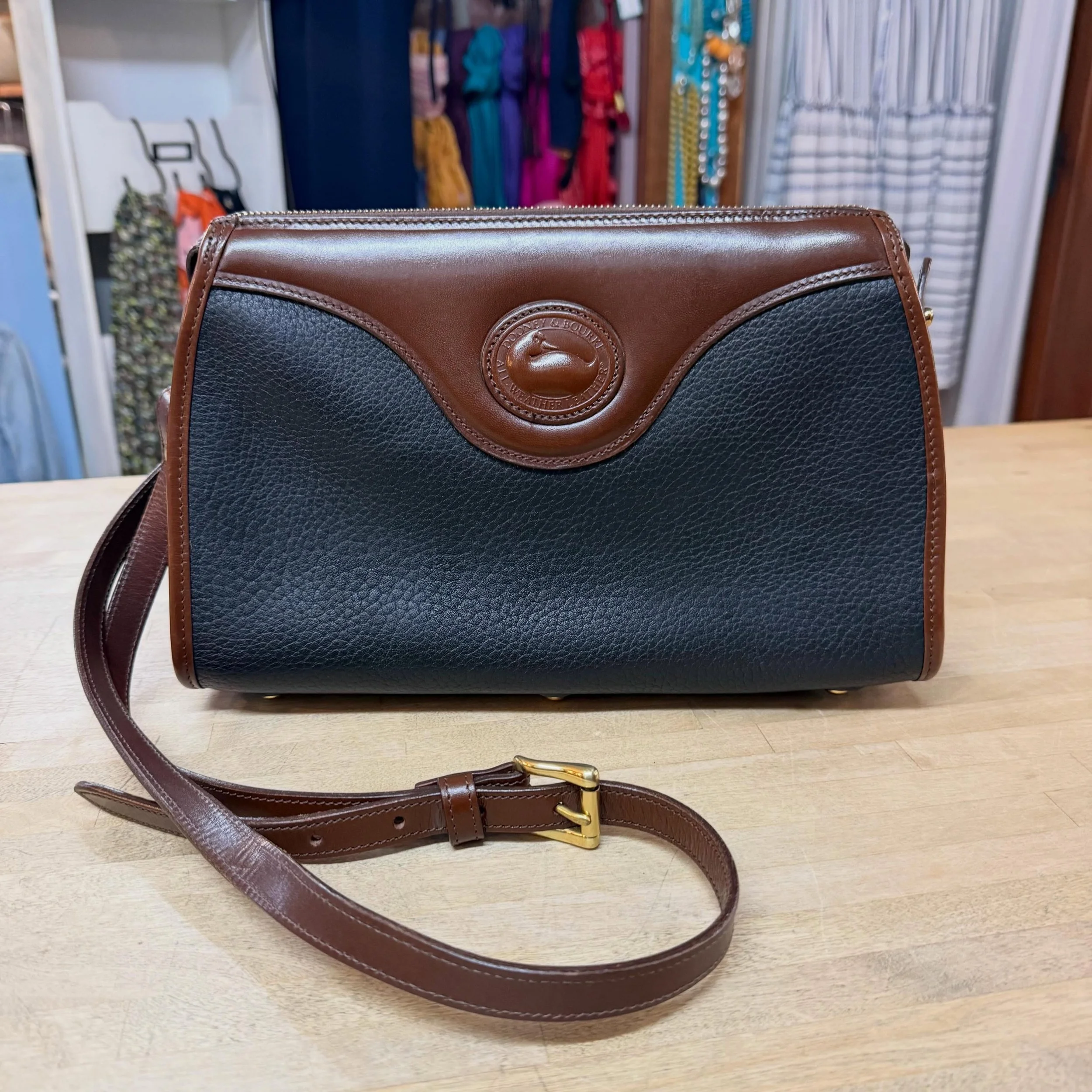 Vintage D&amp;B bag
$125
.
.
$8 shipping continental US
Free shipping for purchases over $100
.
.
FOLLOW OUR BACKUP ACCOUNT: @seaagainconsignment