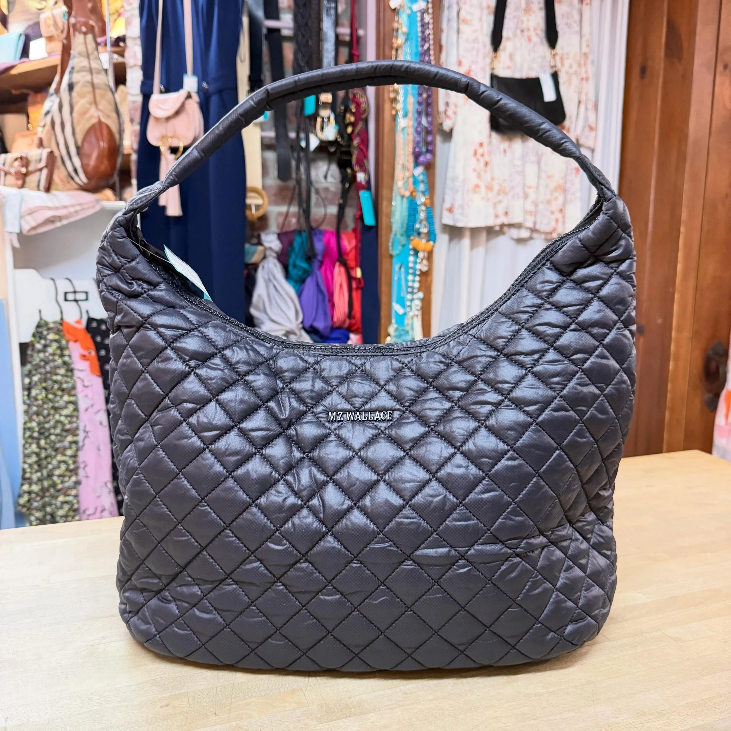 🆕, without tags, but still the most lightweight bag you&rsquo;ll own 🖤