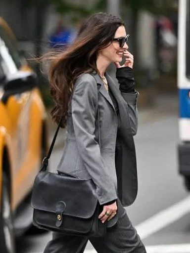 You can be Andrea - Anne Hathaway - in real life!
Get this stunning vintage Metropolitan briefcase.