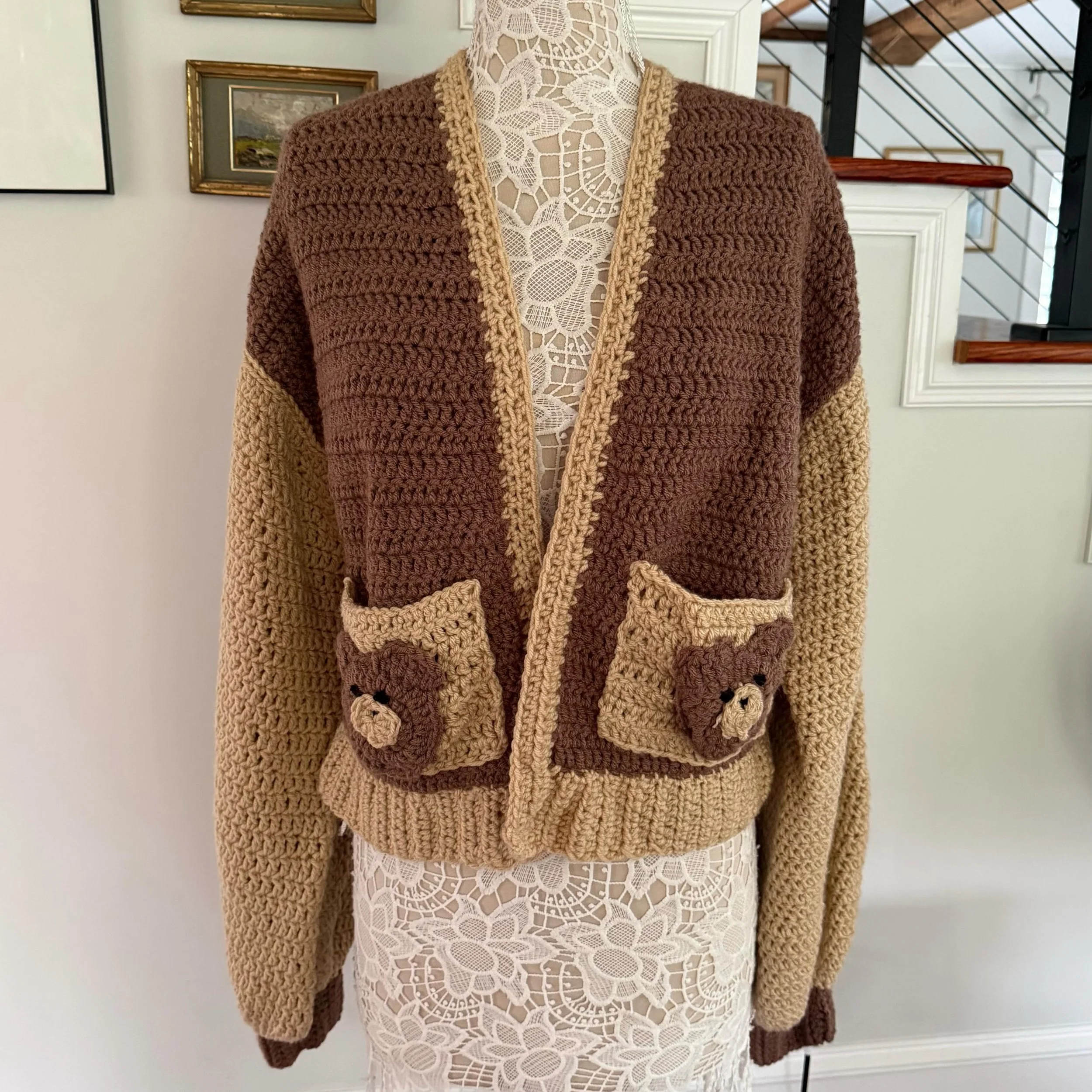 If I had to pick the cutest thing in the store right now, I&rsquo;d for sure pick this handmade 🧸 cardigan. 
Fits M/L * $45
.
.
$8 shipping continental US
Free shipping for purchases over $100
.
.
FOLLOW OUR BACKUP ACCOUNT: @seaagainconsignment
