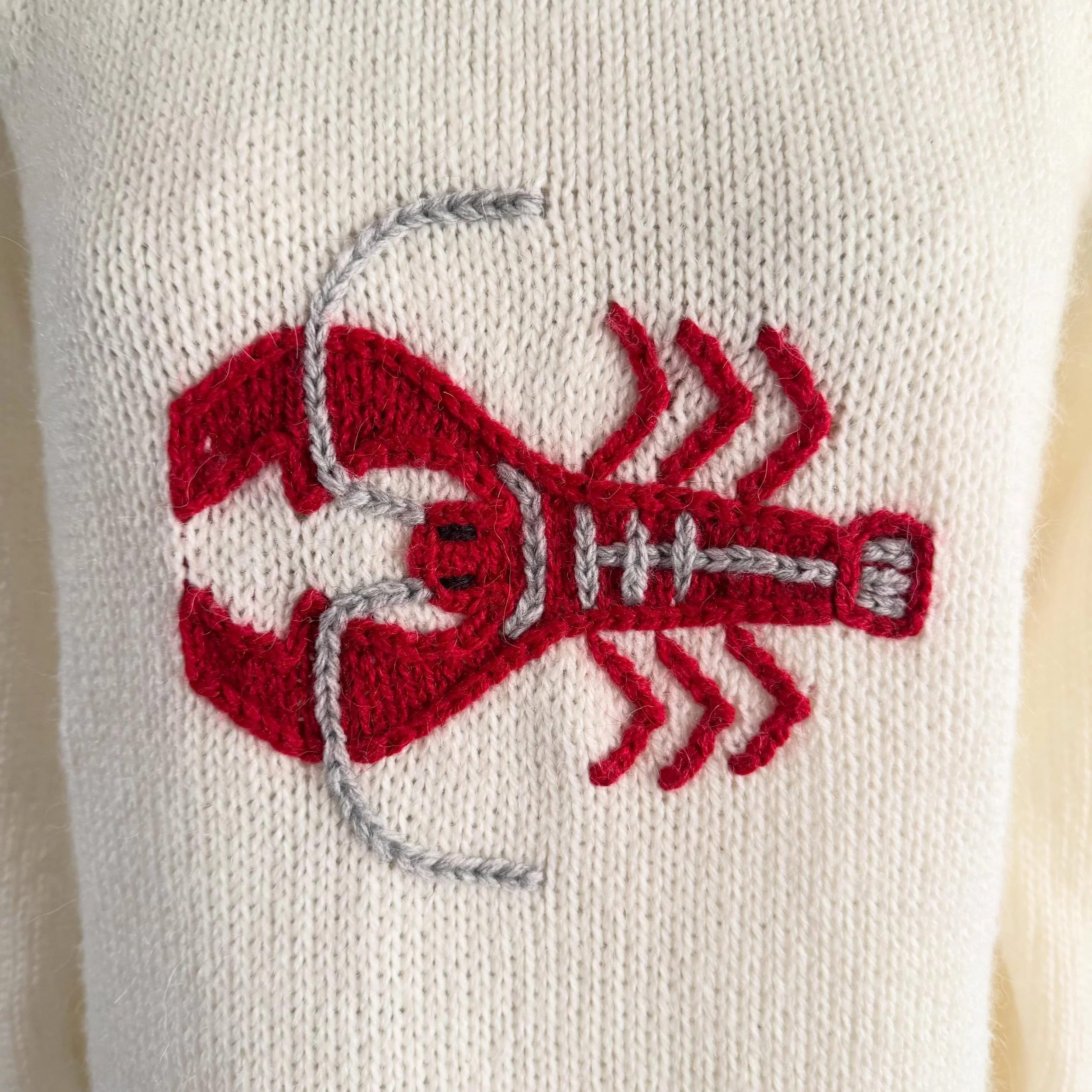 The cutest Alpaca &amp; Wool sweater 🦞 
Fits Medium * $42
.
.
$8 shipping continental US
Free shipping for purchases over $100
.
.
FOLLOW OUR BACKUP ACCOUNT: @seaagainconsignment