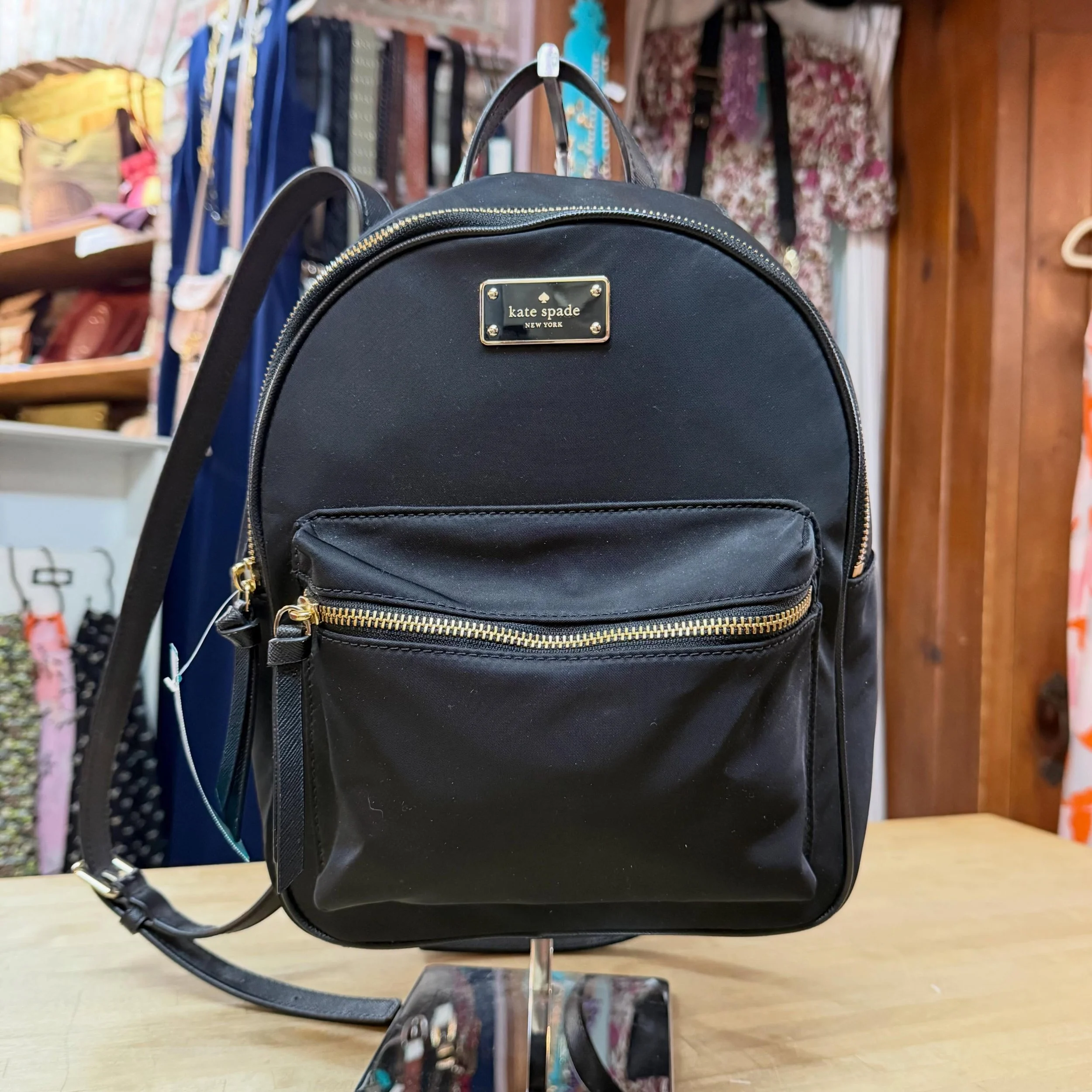 🆕 K S &spades;️ backpack
$80
.
.
$8 shipping continental US
Free shipping for purchases over $100
.
.
FOLLOW OUR BACKUP ACCOUNT: @seaagainconsignment