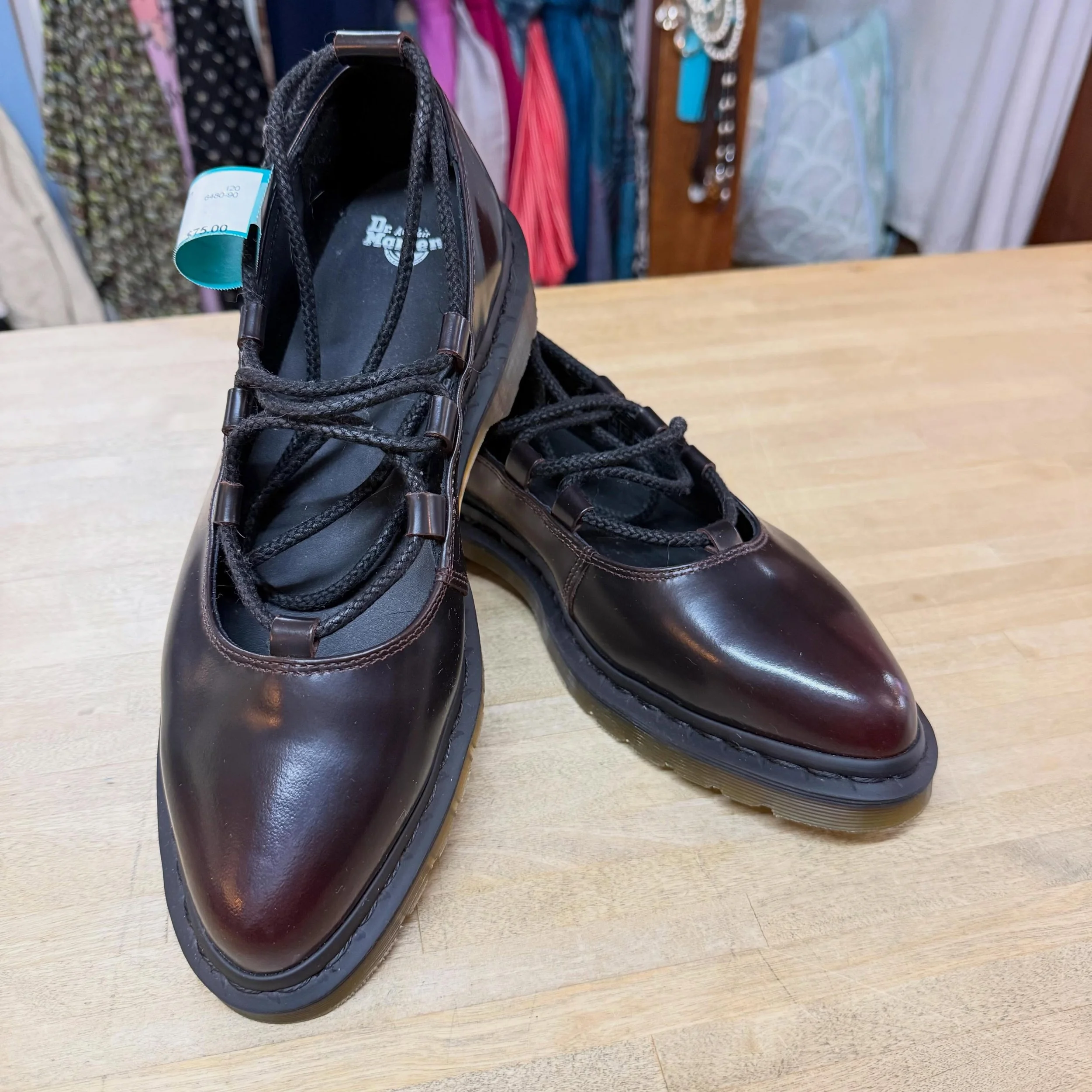 Dr. Martens Elphie II 
Sz 10 * $75
.
.
$8 shipping continental US
Free shipping for purchases over $100
.
.
FOLLOW OUR BACKUP ACCOUNT: @seaagainconsignment
