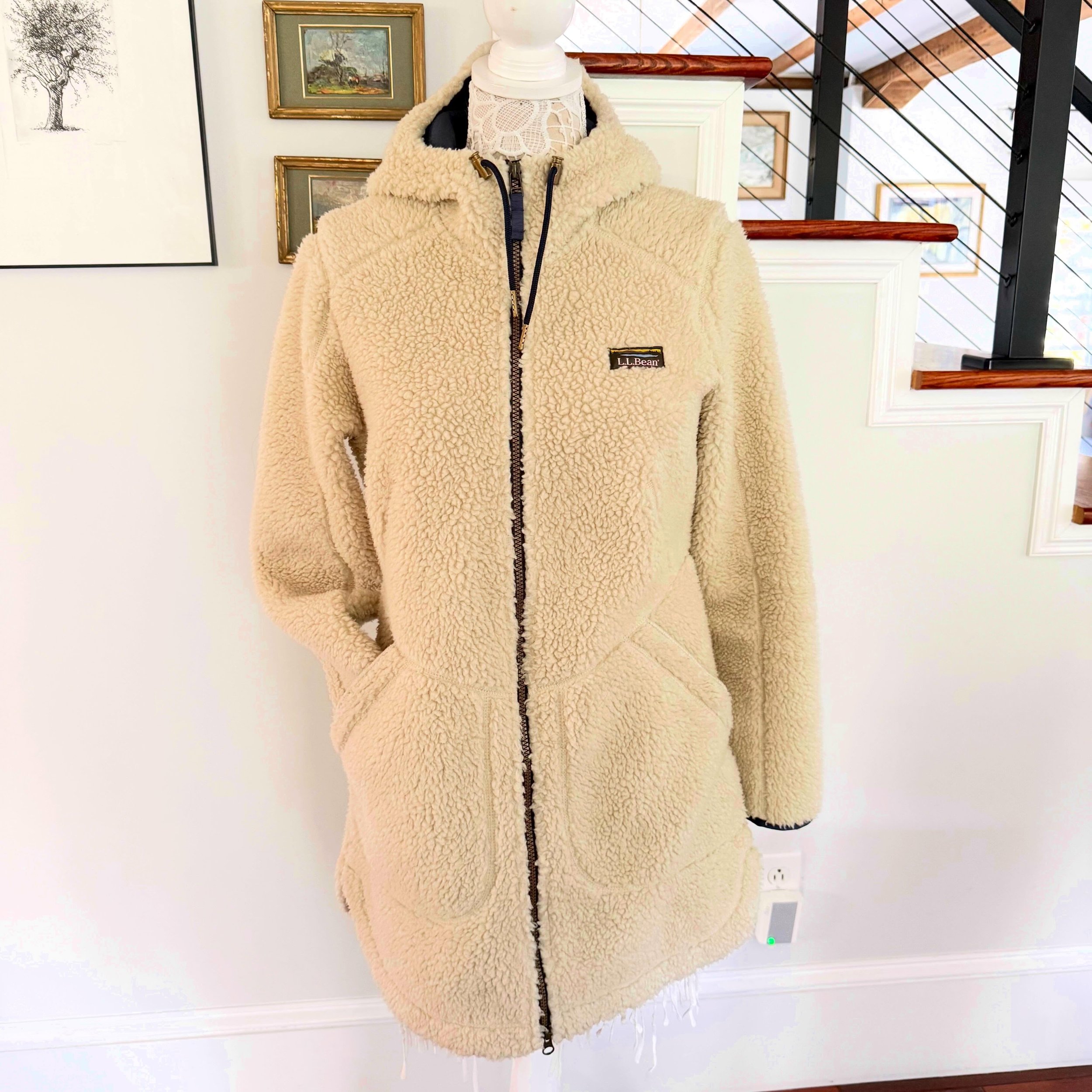 L. L. Bean mountain pole fleece coat. 
S * $70
.
.
$8 shipping continental US
Free shipping for purchases over $100
.
.
FOLLOW OUR BACKUP ACCOUNT: @seaagainconsignment