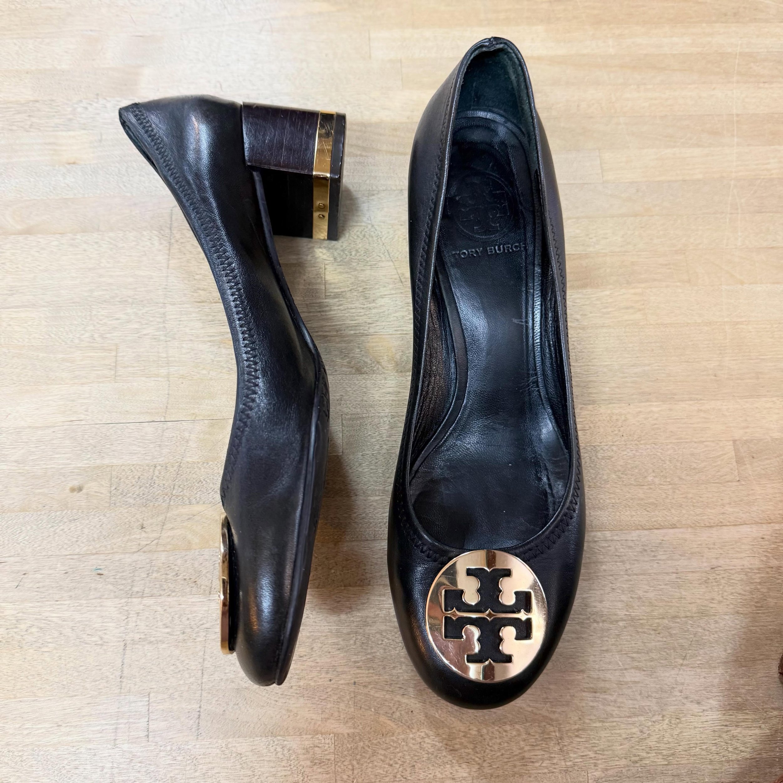T. Burch pumps, a classic to own!
Sz 8 * $90
.
.
$8 shipping continental US
Free shipping for purchases over $100
.
.
FOLLOW OUR BACKUP ACCOUNT: @seaagainconsignment